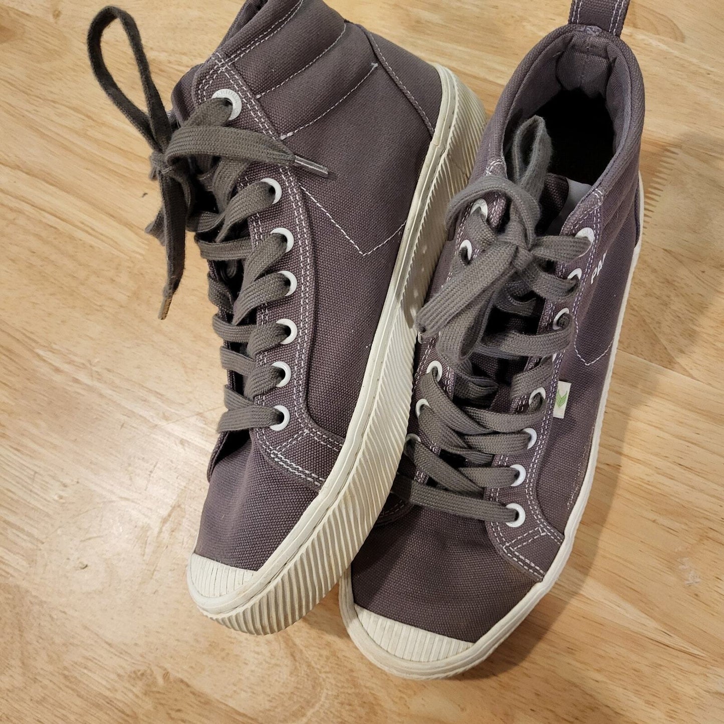 Cariuma Brazilian Pantone Gray Canvas High Top Sneakers 9.5 Women 8 Mens