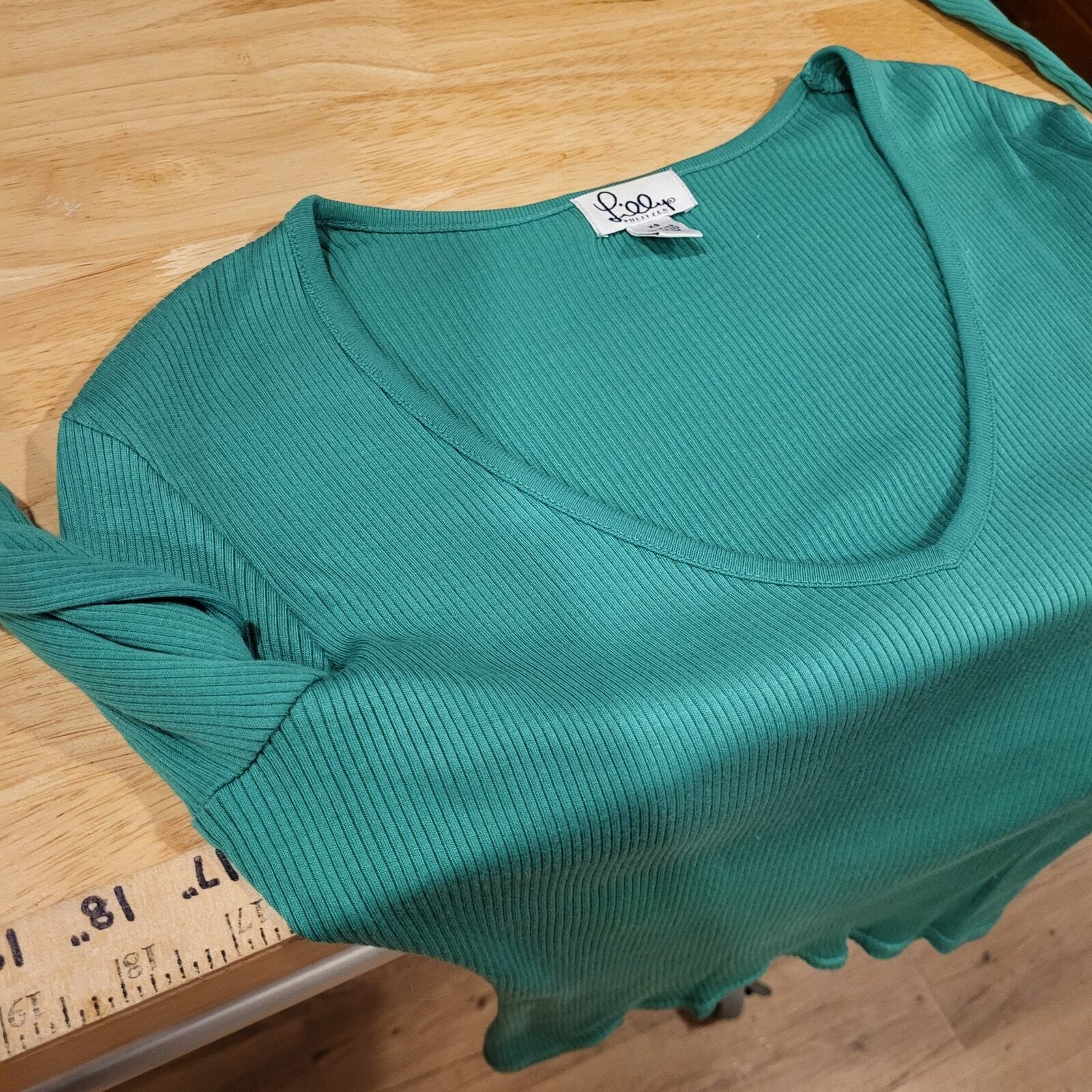 Lilly Pulitzer green long sleeve v-neck 100% cotton xsmall
