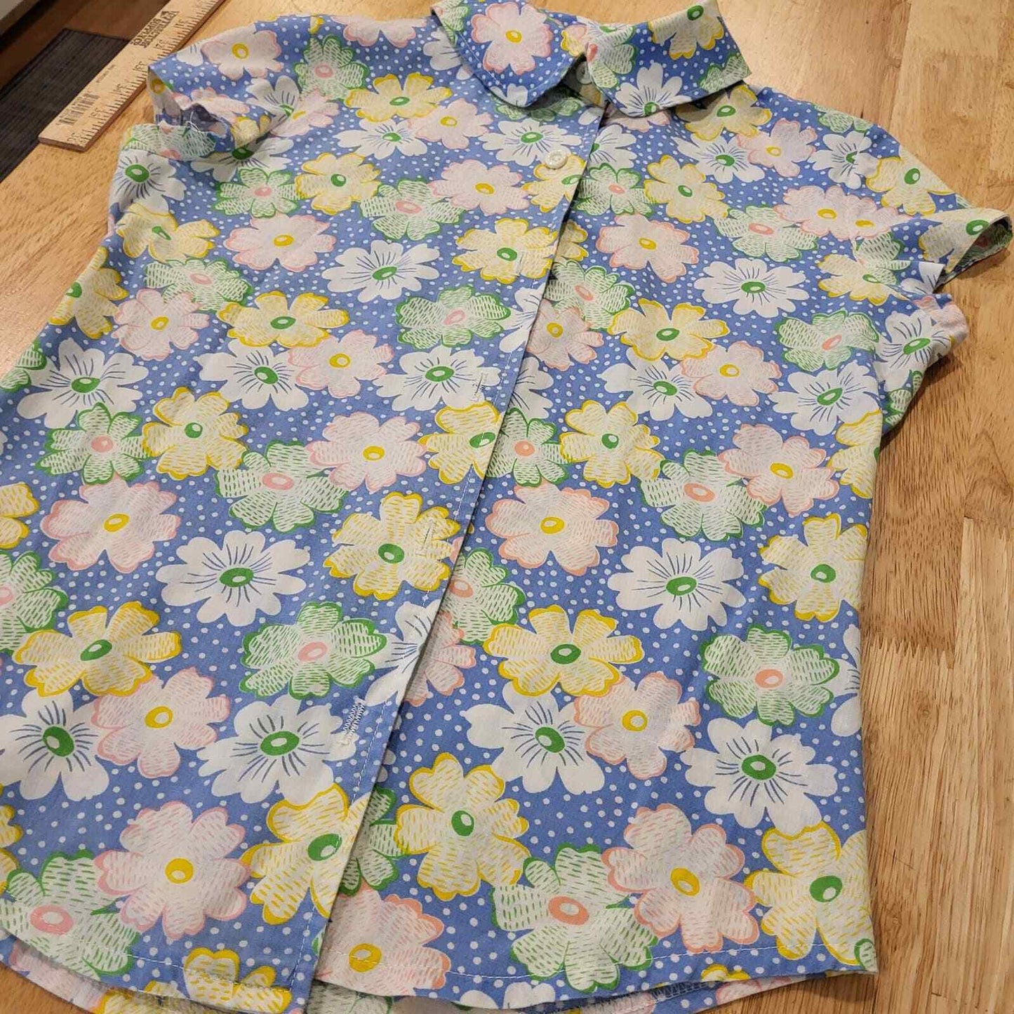 Vintage floral blue background Peter Pan collar button front top