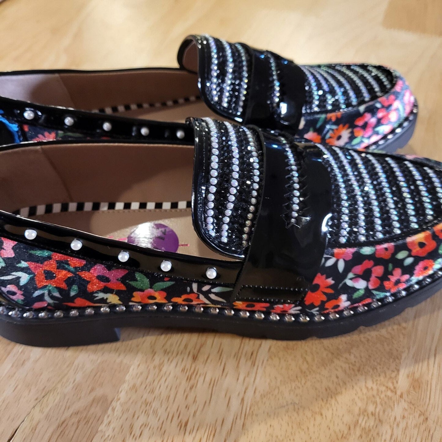 New Without Box Betsey Johnson Darian Loafer BLACK Ditsy Floral size 6.5 Rubber