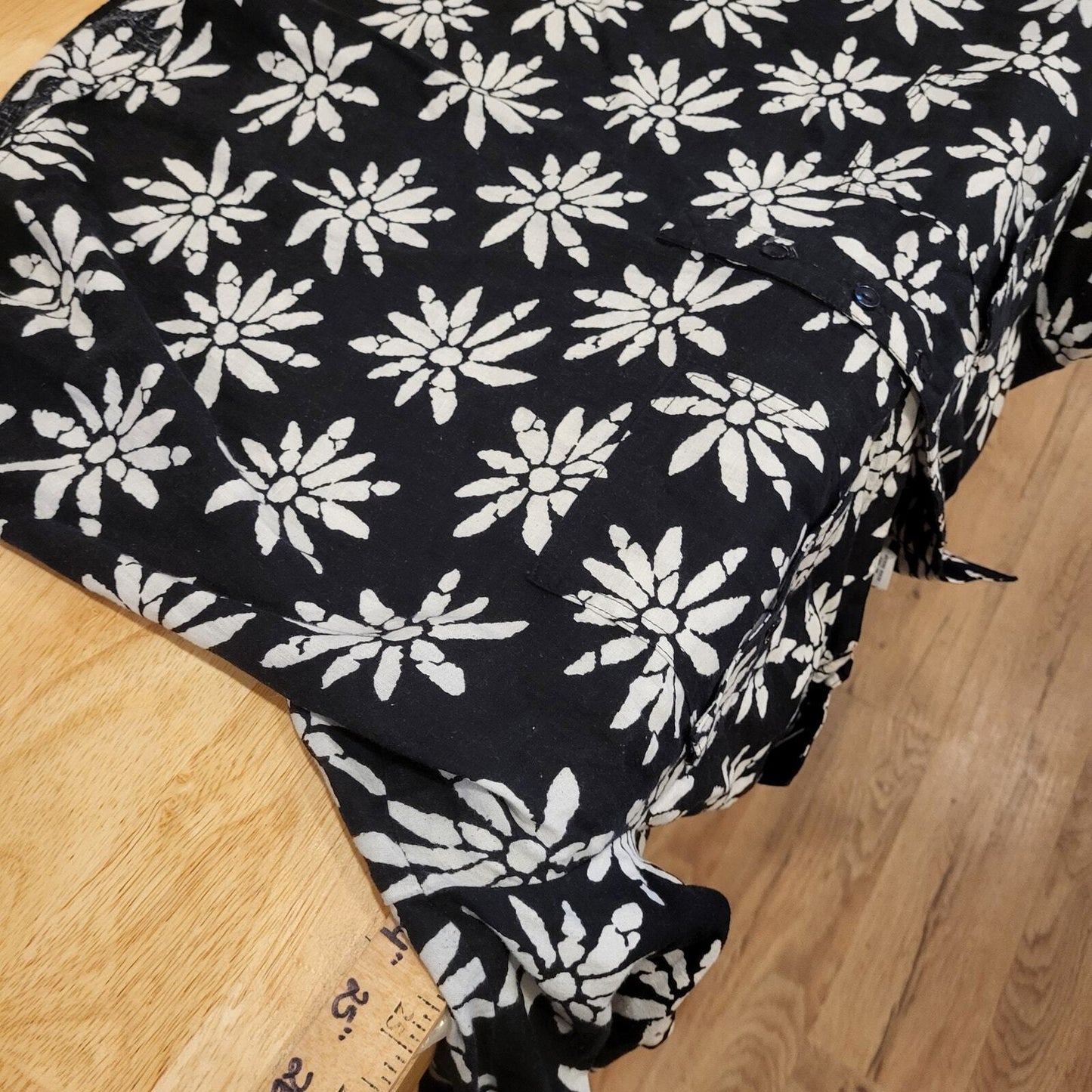 Cathy Daniels Linen Blend Black Short Sleeve Daisy Print Button Front XL