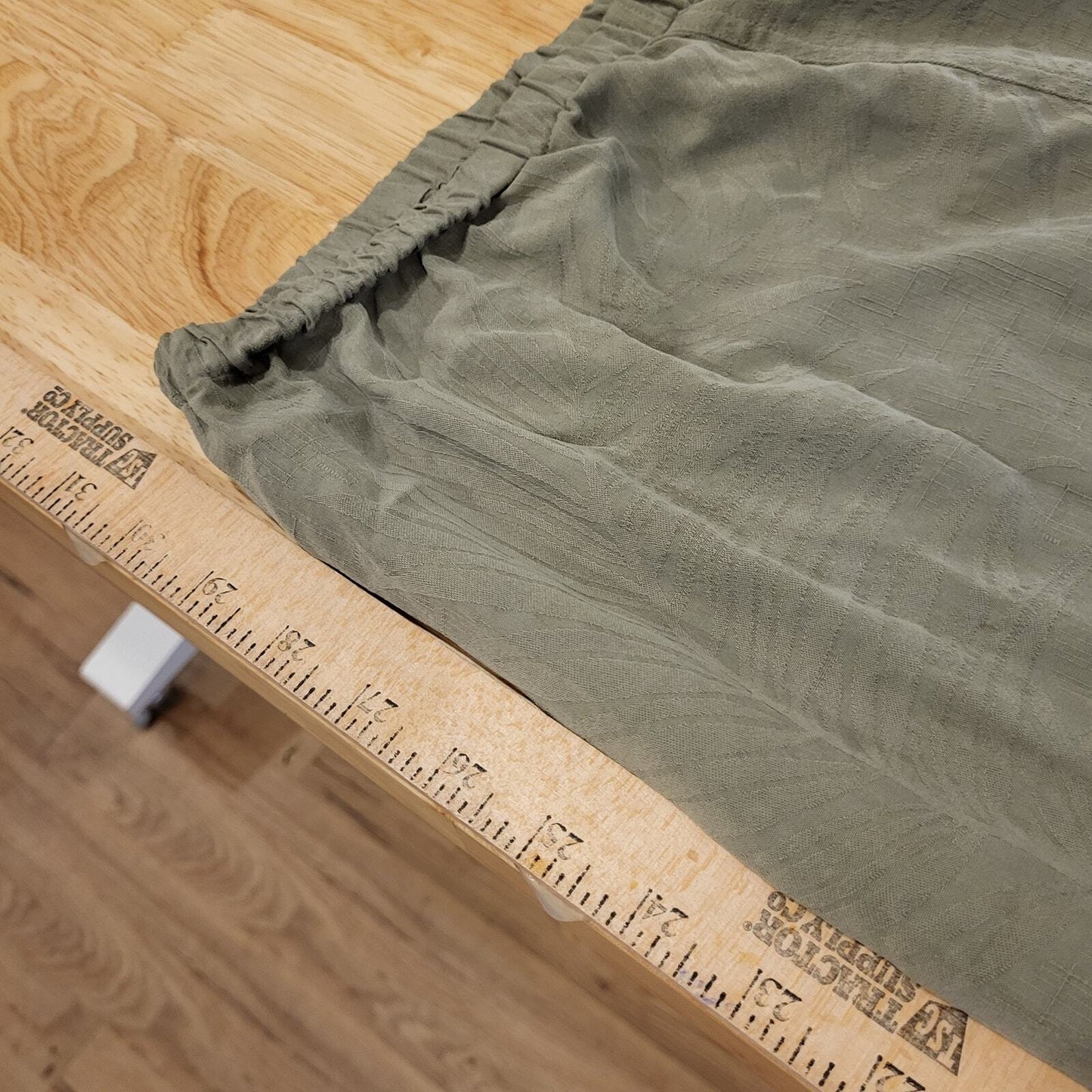 Vintage Chico Designs Size 1 100% Silk Elastic Waist Green Palm Design 28" 