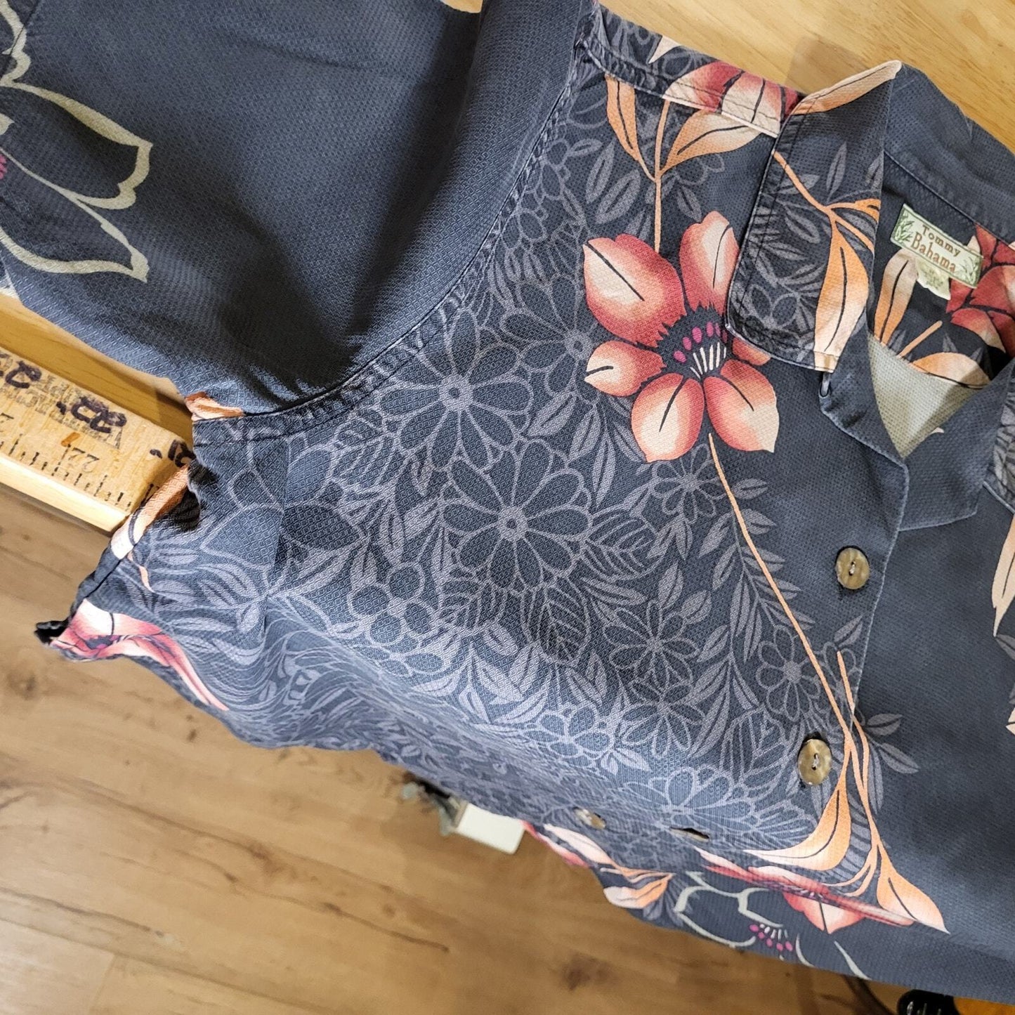 Tommy Bahama 100% silk Hawaiian pink charcoal Floral tie straight collard set