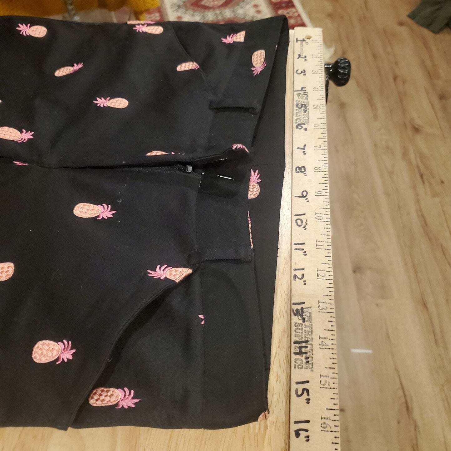 Lilly Pulitzer Black Ankle Pants Pineapple Detail 32" Waist