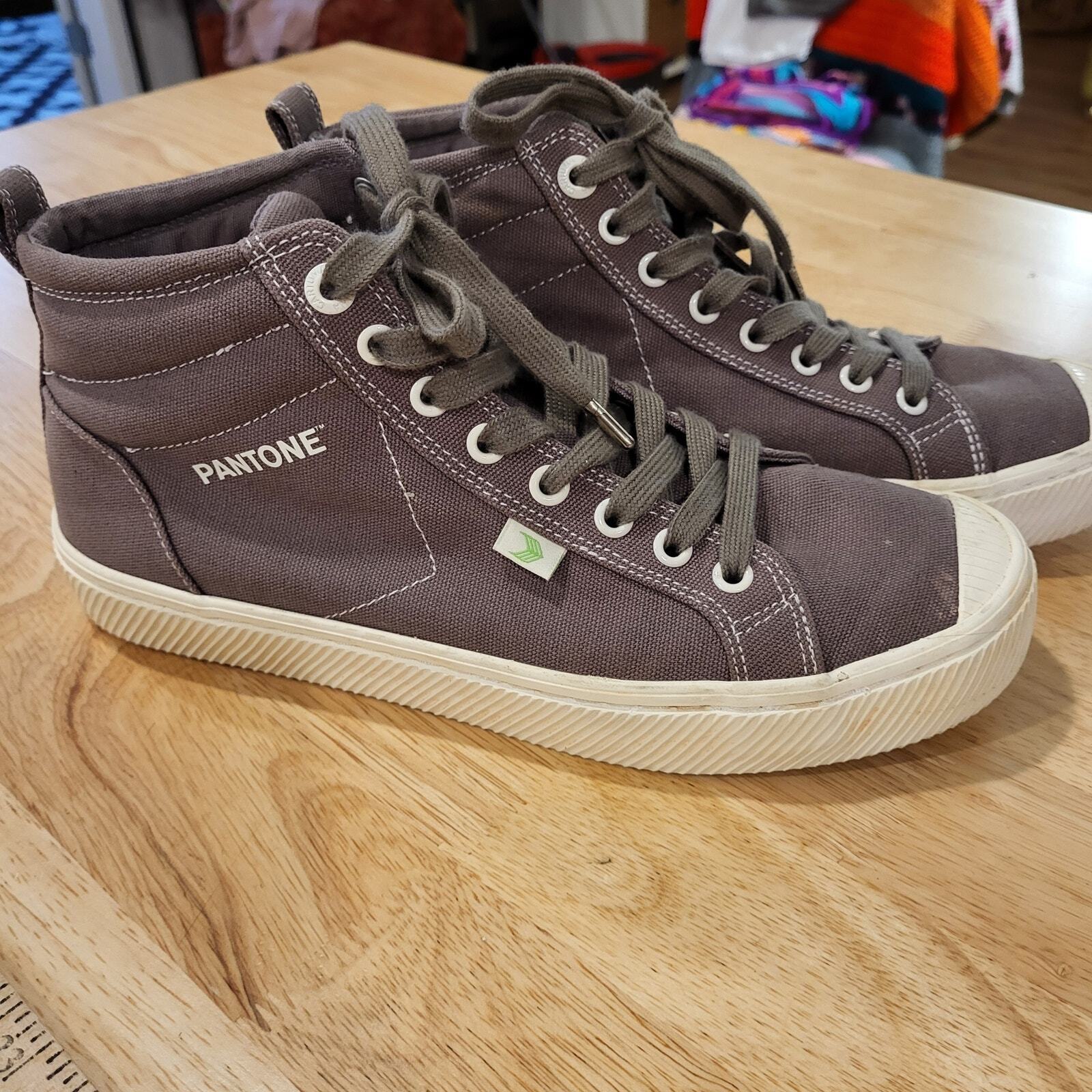 Cariuma Brazilian Pantone Gray Canvas High Top Sneakers 9.5 Women 8 Mens