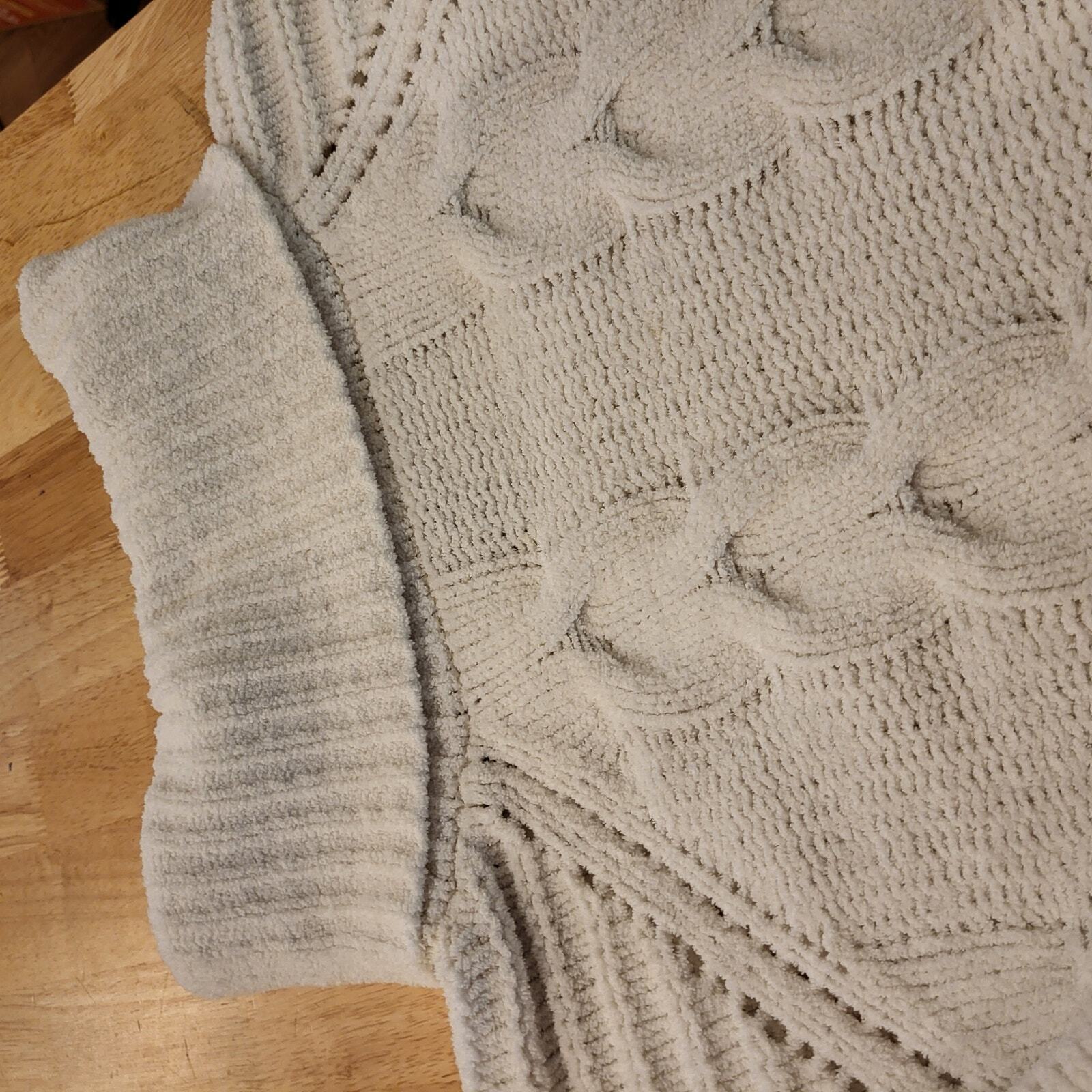 Fluffy White Chunky Knit Sweater Turtle Neck Batwing 29" Pit 2 Pit