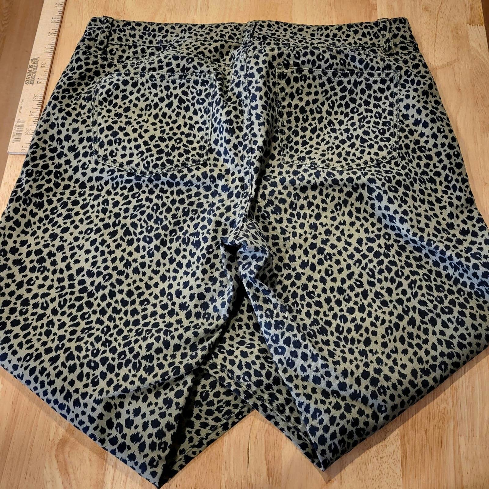 Talbots 12P Green Leopard  Jeans Pants Straight Leg  34" Waist 