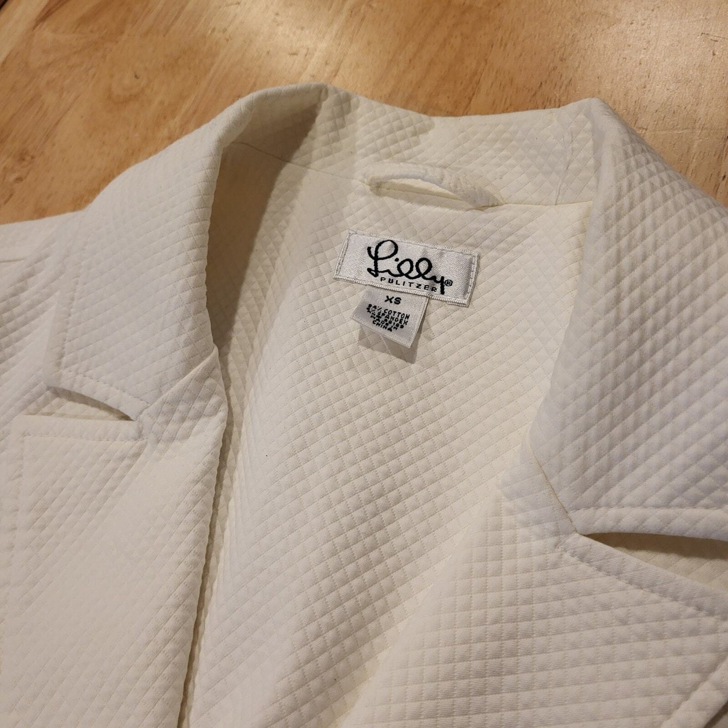 Lilly Pulitzer White Honeycomb Blazer Small 17" Pit to Pit Button Pocket 