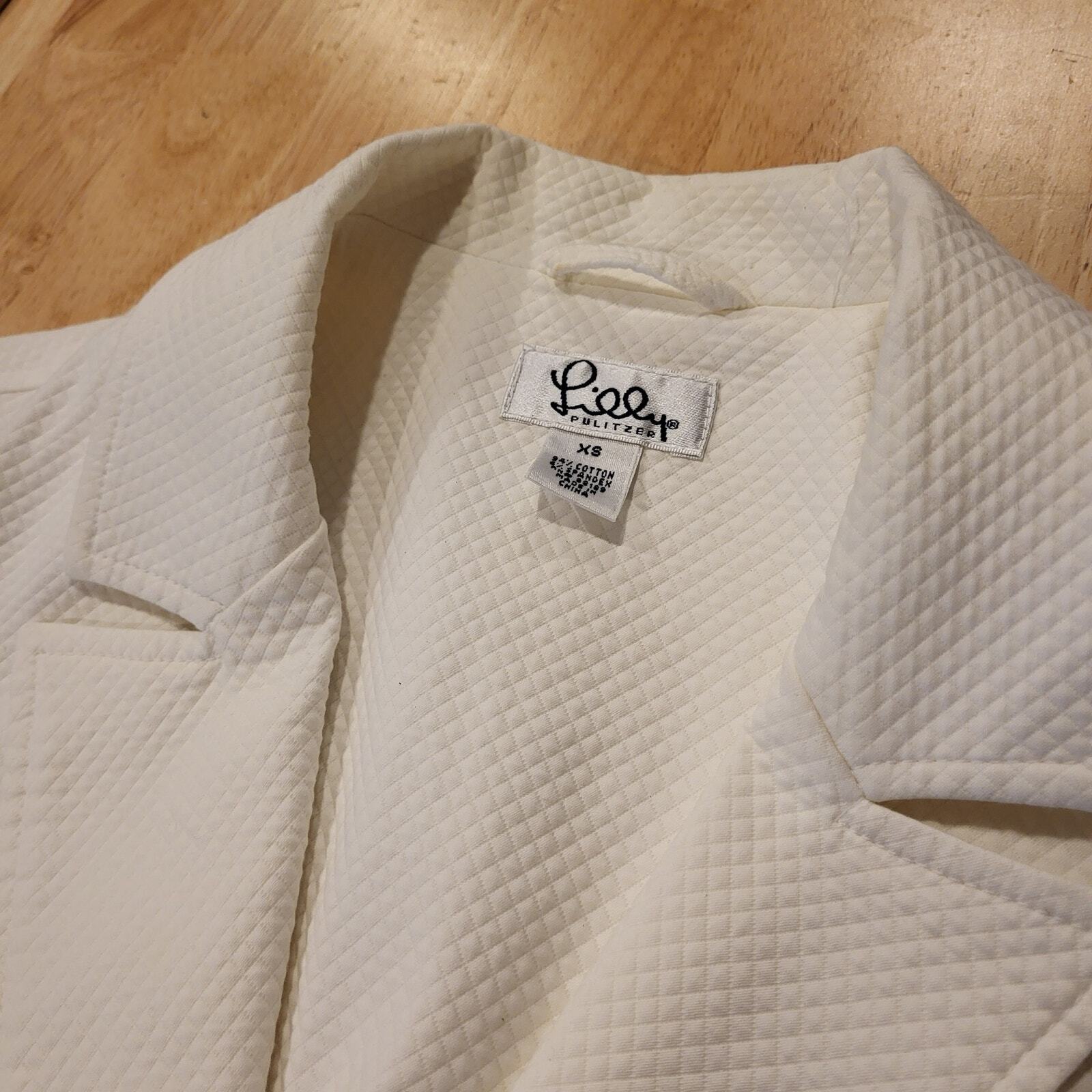Lilly Pulitzer White Honeycomb Blazer Small 17" Pit to Pit Button Pocket 