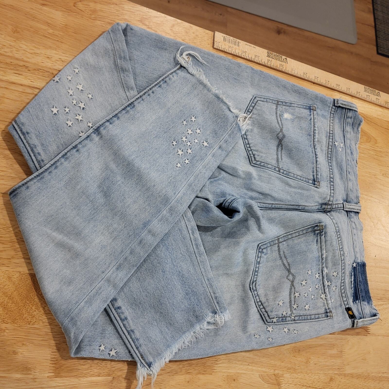 Lucky Brand Star Embroidered Light Wash Distressed Sienna Slim Boyfriend 0/25
