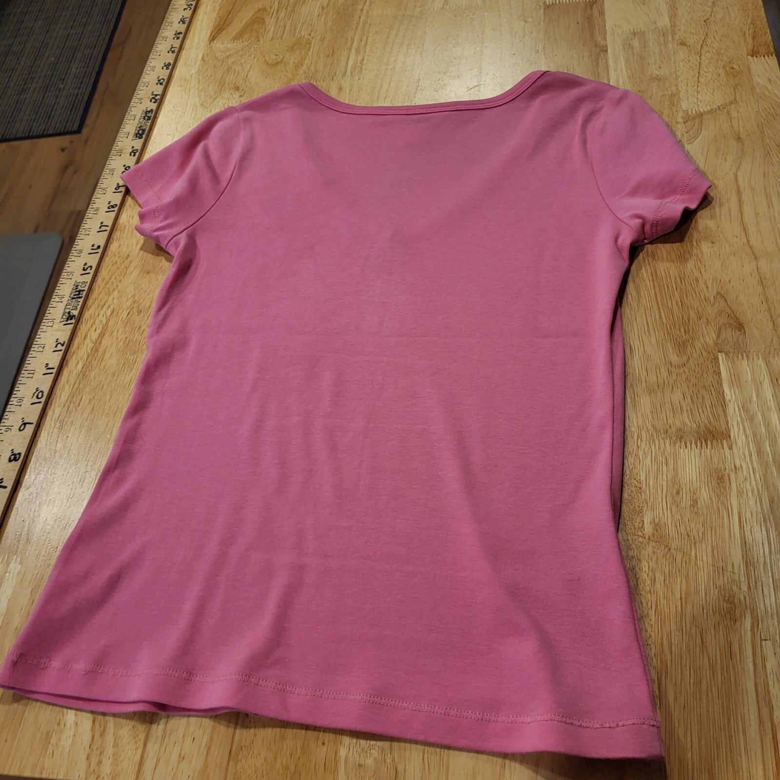 Lilly Pulitzer pink v-neck 100% Pima cotton t-shirt small