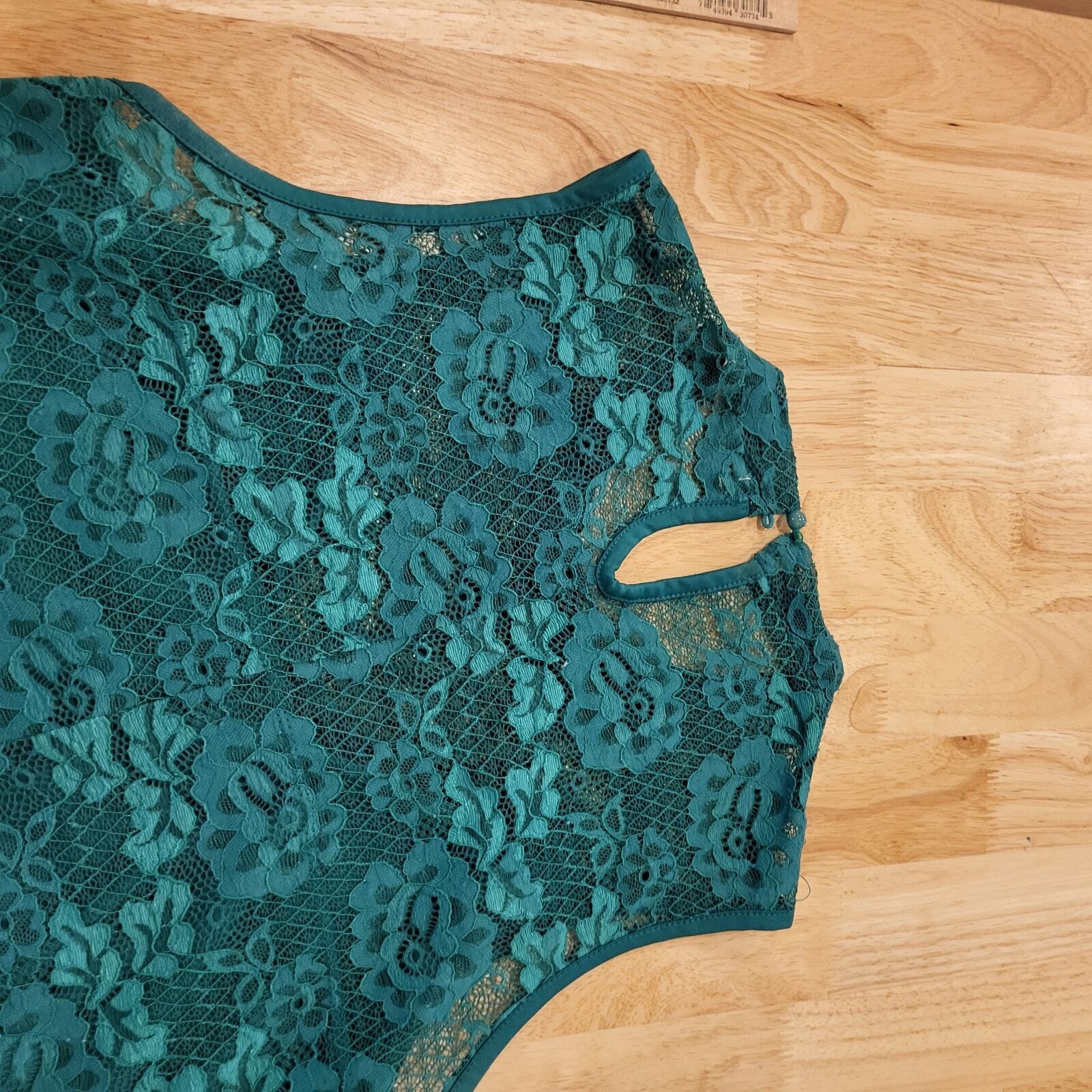 Green Lace Mock Turtle Neck Keyhole Back Knee Length A line Dress