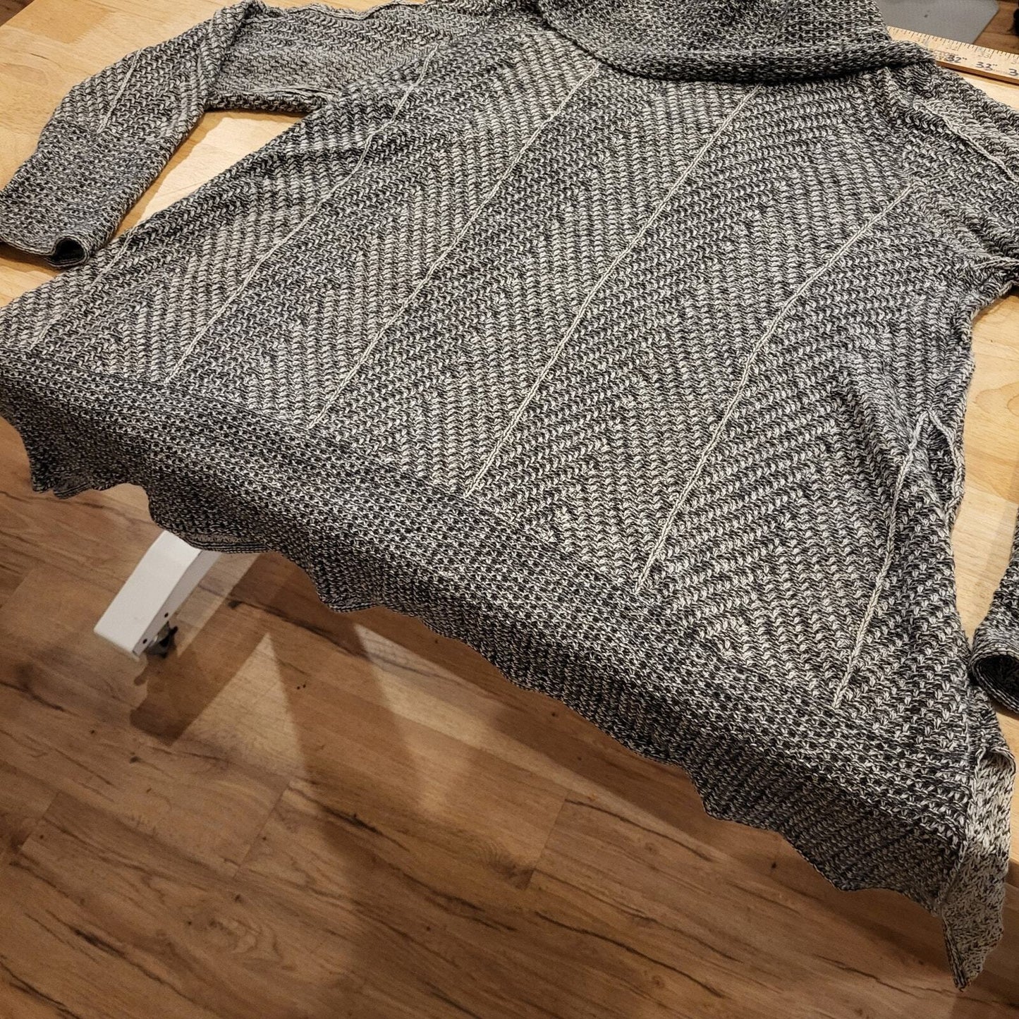 Jean Pierre Tissue Hem Cowl Turtle Neck Knit Sweater 22" Pit to Pit 32" Length