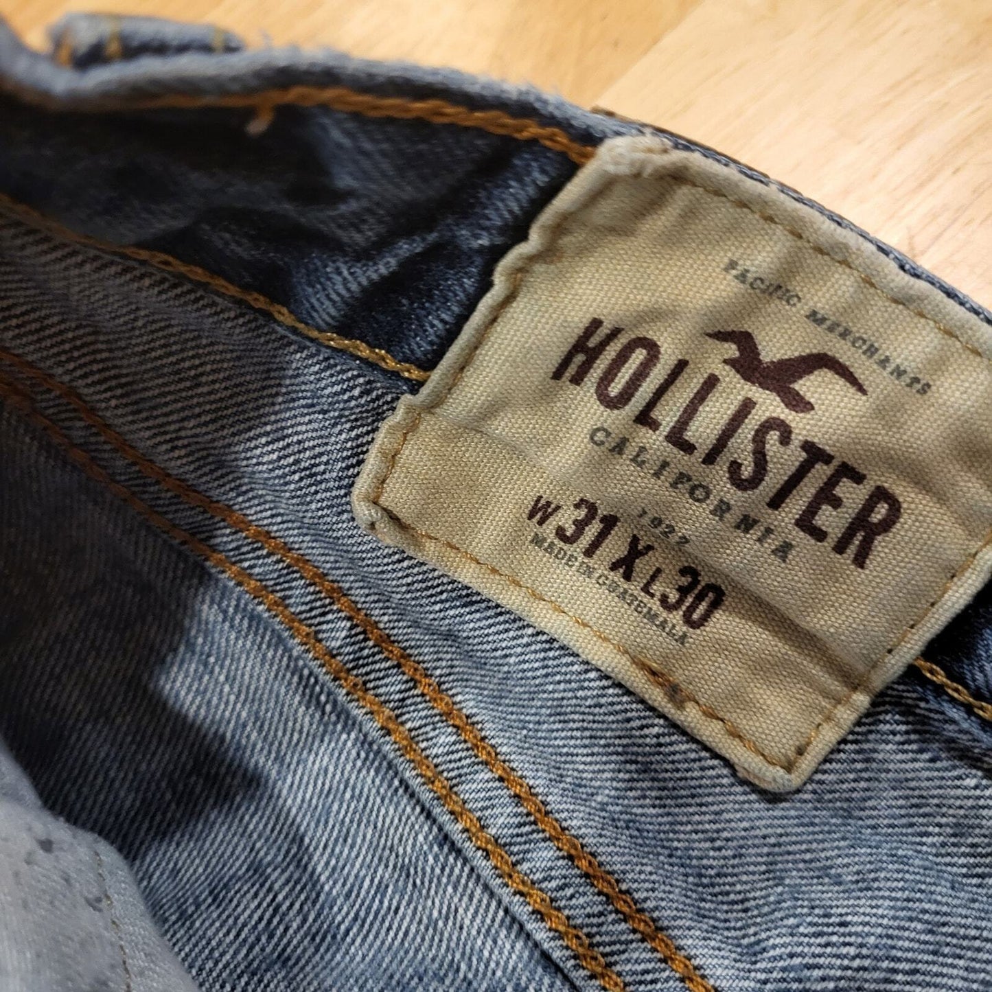 Hollister 31x30 Medium Wash Distressed Denim Jeans 