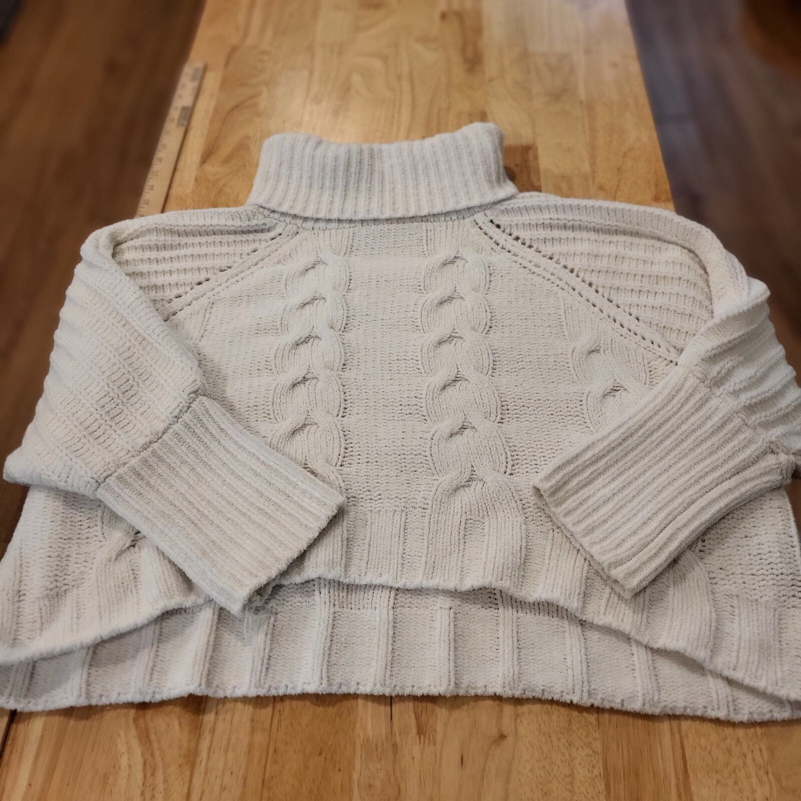 Fluffy White Chunky Knit Sweater Turtle Neck Batwing 29" Pit 2 Pit