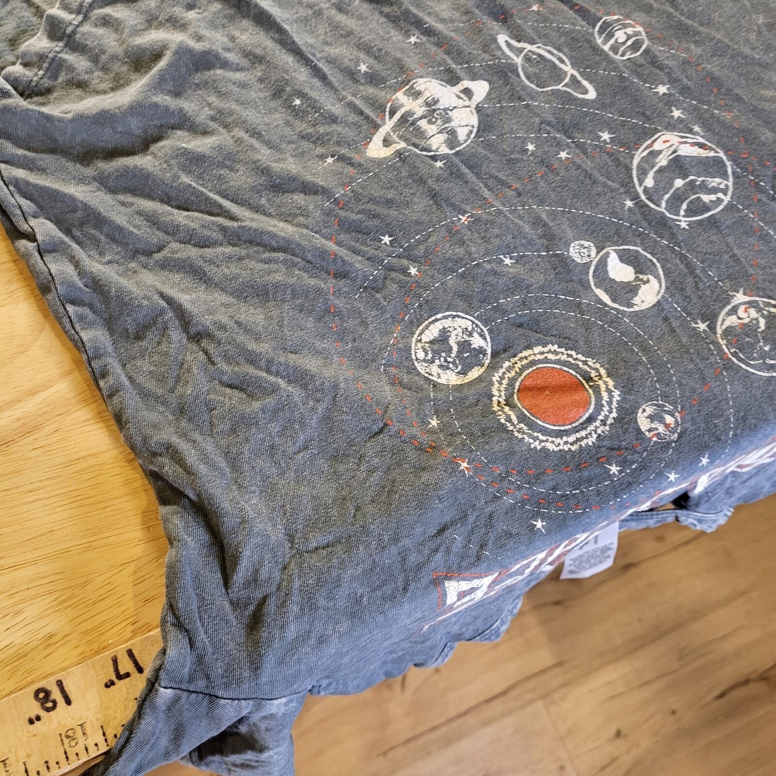 Modern Lux Namaspace Yoga Meditation Distressed xs T-shirt Gray