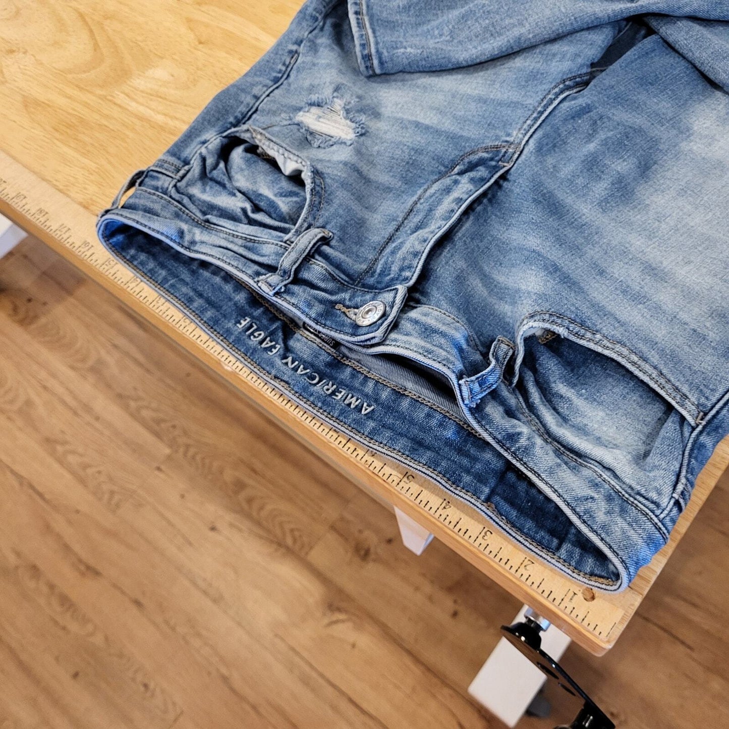 American Eagle Super Stretch Size 12 Straight Leg Distressed Medium Wash