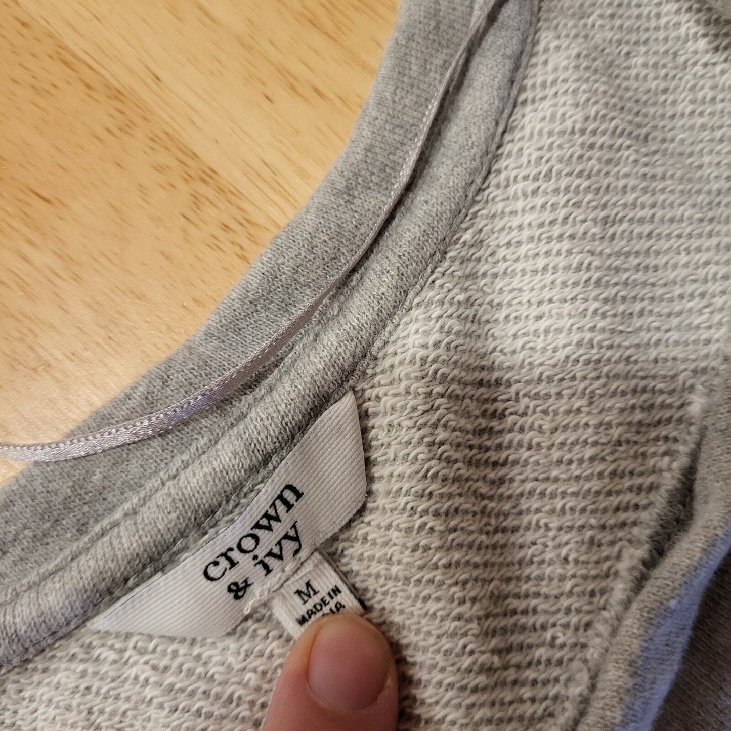 Crown & Ivy Elephant Gray Pullover Sweatshirt Medium 21" P2P 