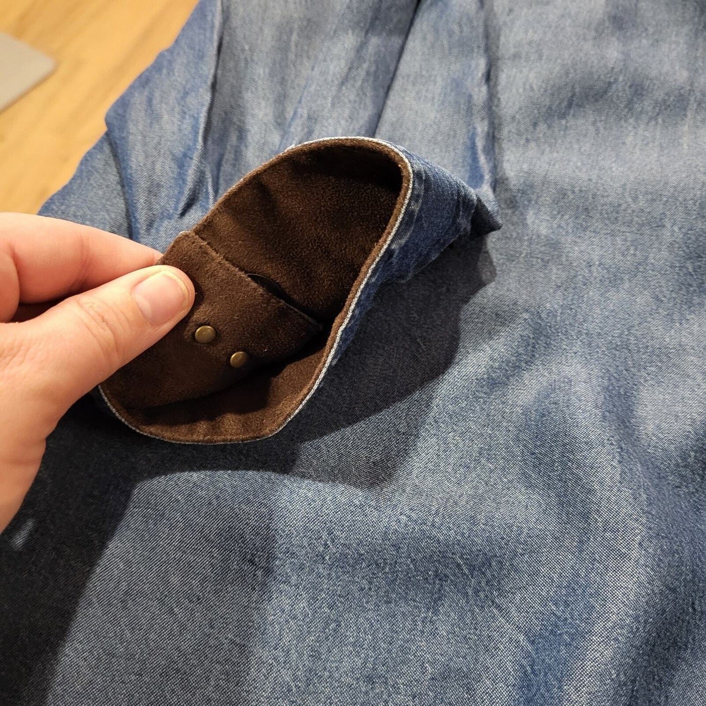 Soft Surroundings Chambre Button Down Collared Clip  Buttons Suede 28" P2P