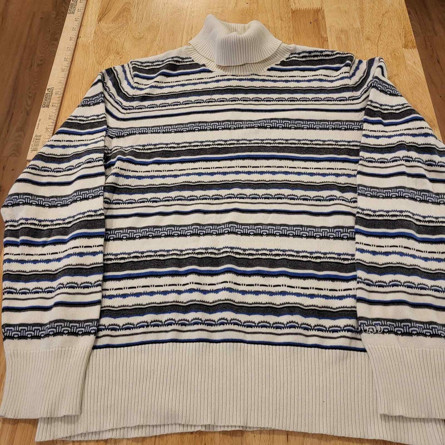 100% Cotton Izod Blue Geometric Japanese Wave Turtleneck Sweater Large