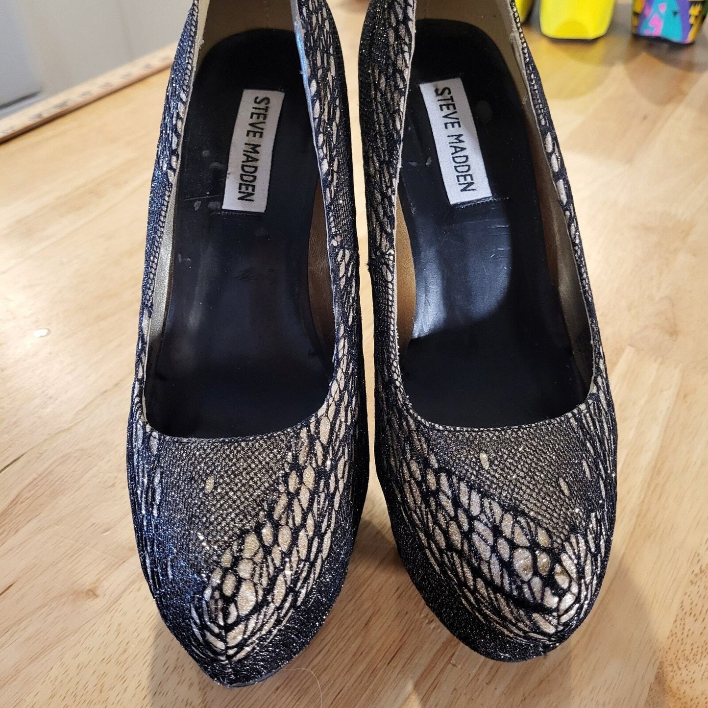 Steve Madden Gold Black Lace Platform Round Toe Heel Size 6