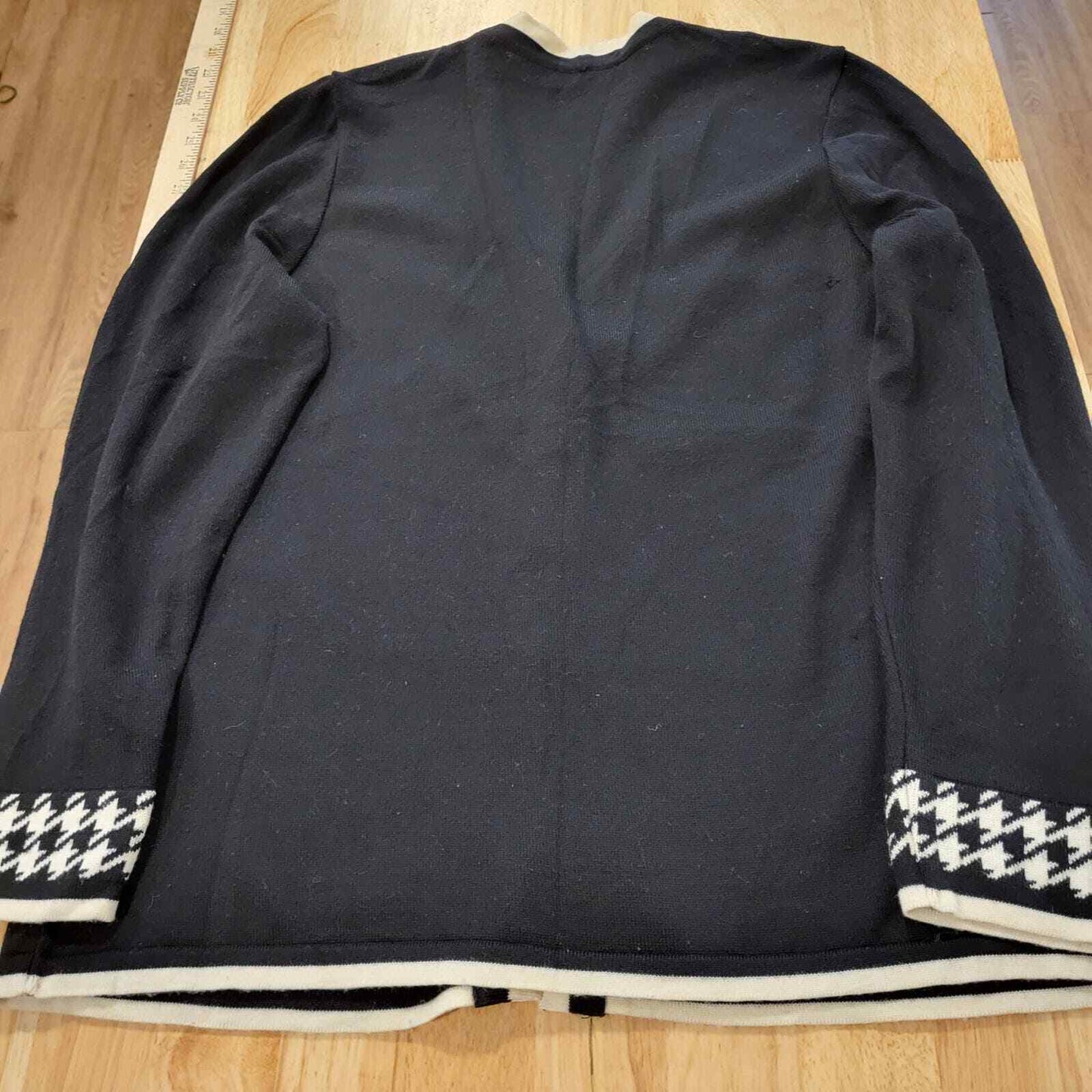 Stizzoli Made in Italy Wool Houndstooth Geometric Black and White Cardigan