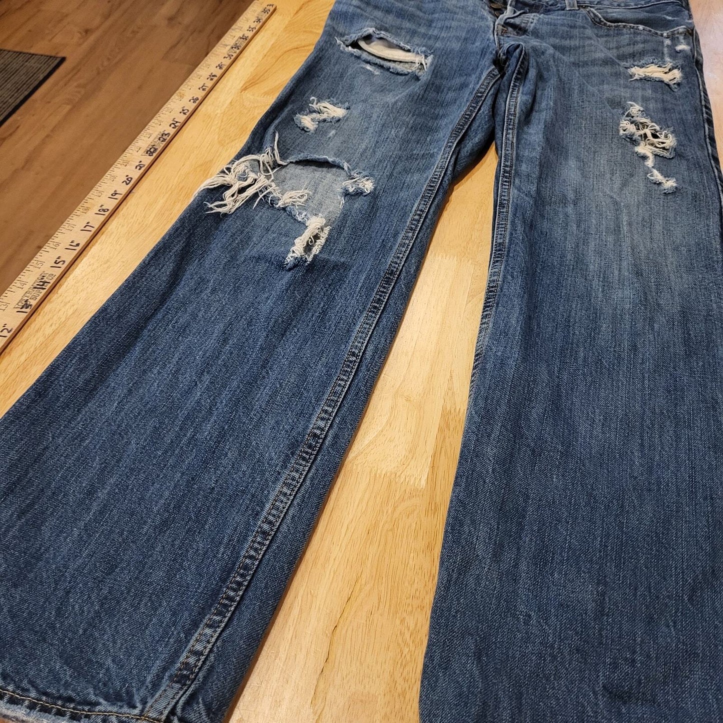 Hollister 31x30 Medium Wash Distressed Denim Jeans 
