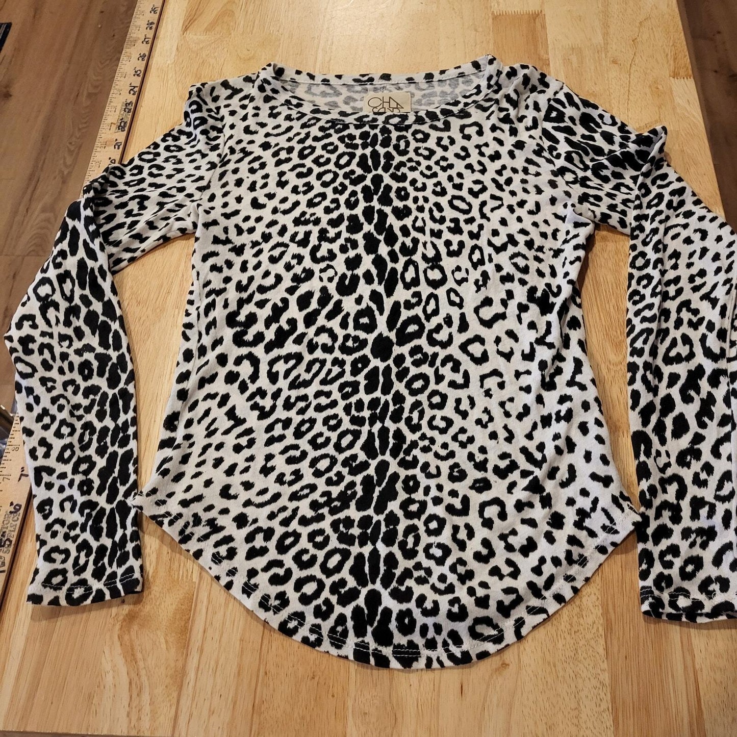 Chaser Leopard Print Long Sleeve Knit Jersey Top XS 17" P2P