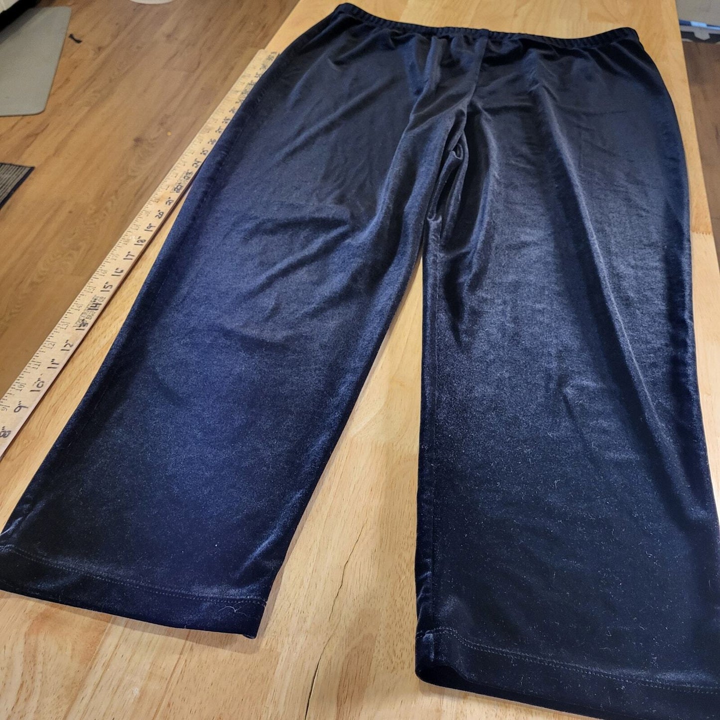 Chicos Travelers Collection Black Velvet Ankle Pants Elastic Waist 3 36" Waist 