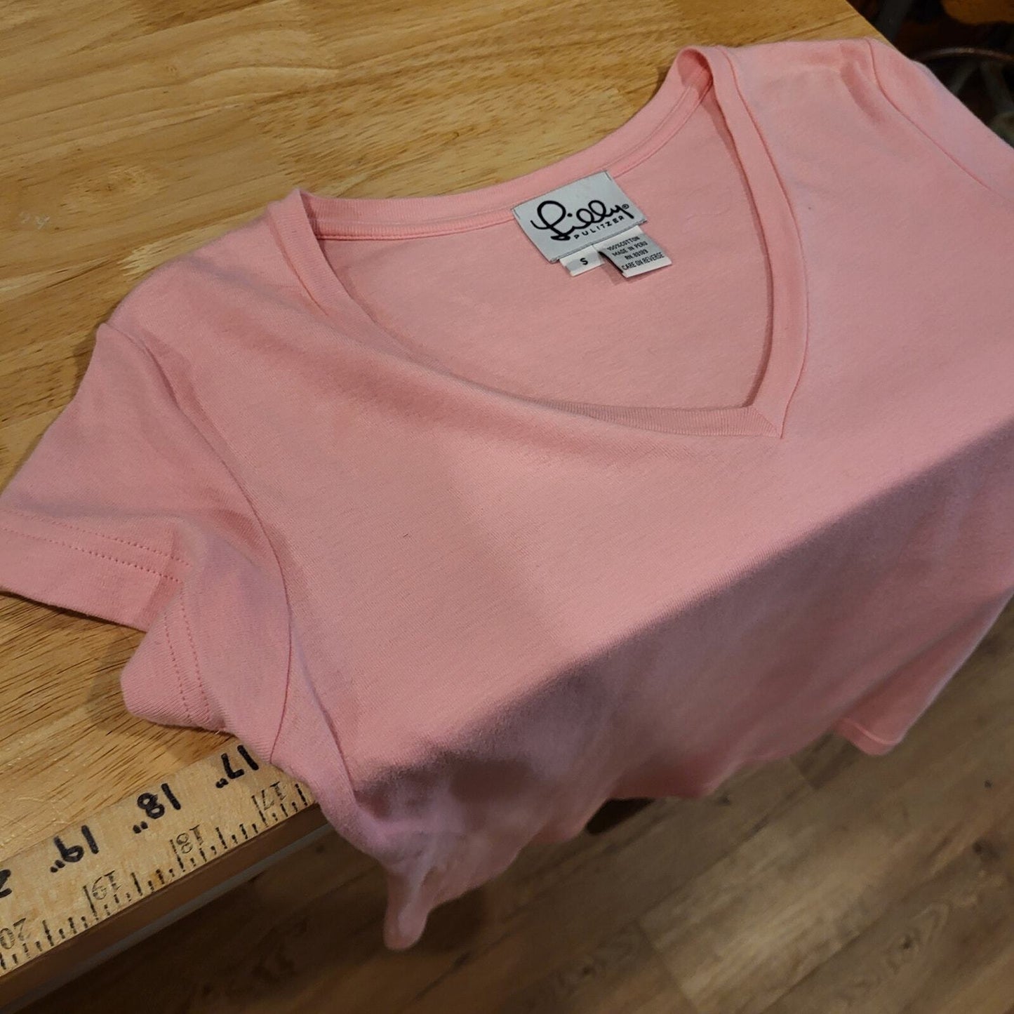 Lilly Pulitzer pink v-neck 100% cotton Jersey t-shirt small