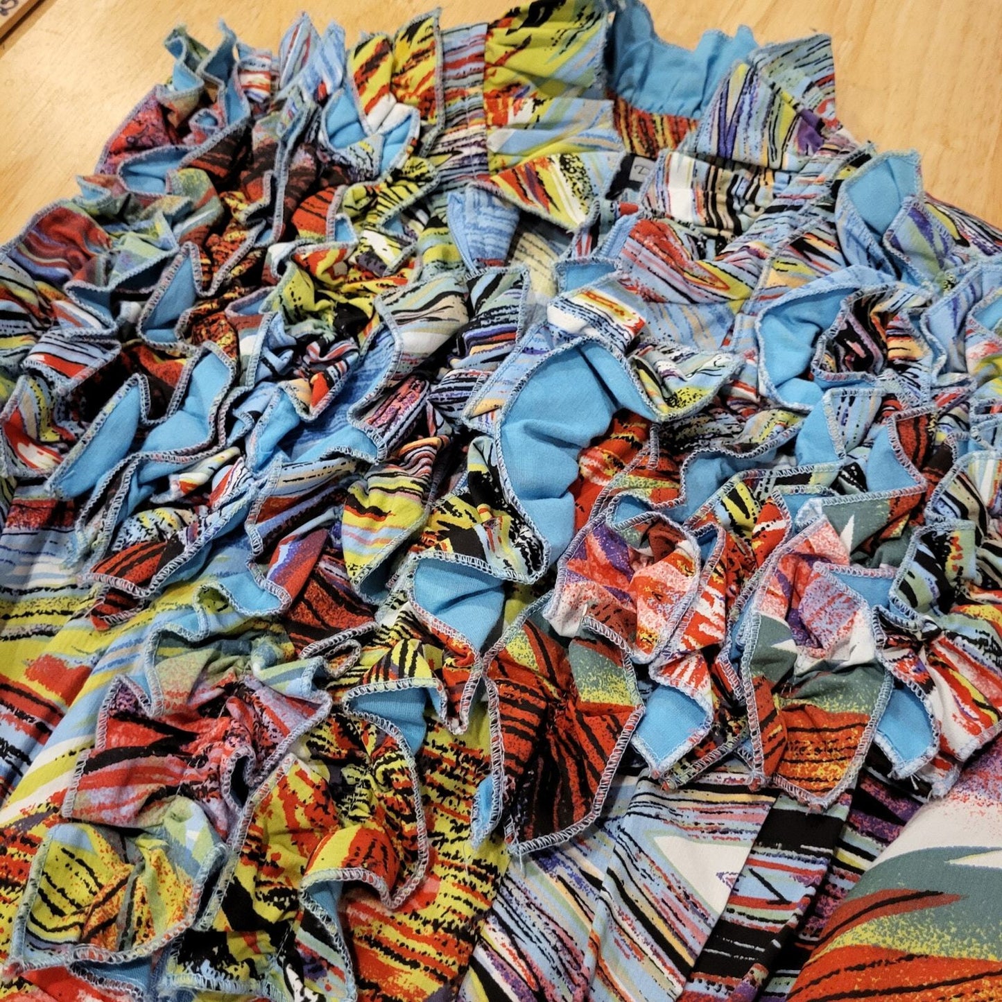 DS by Debbie Shuchat Sleeveless Zip Front Ruffle Collar Colorful Abstract Top 8