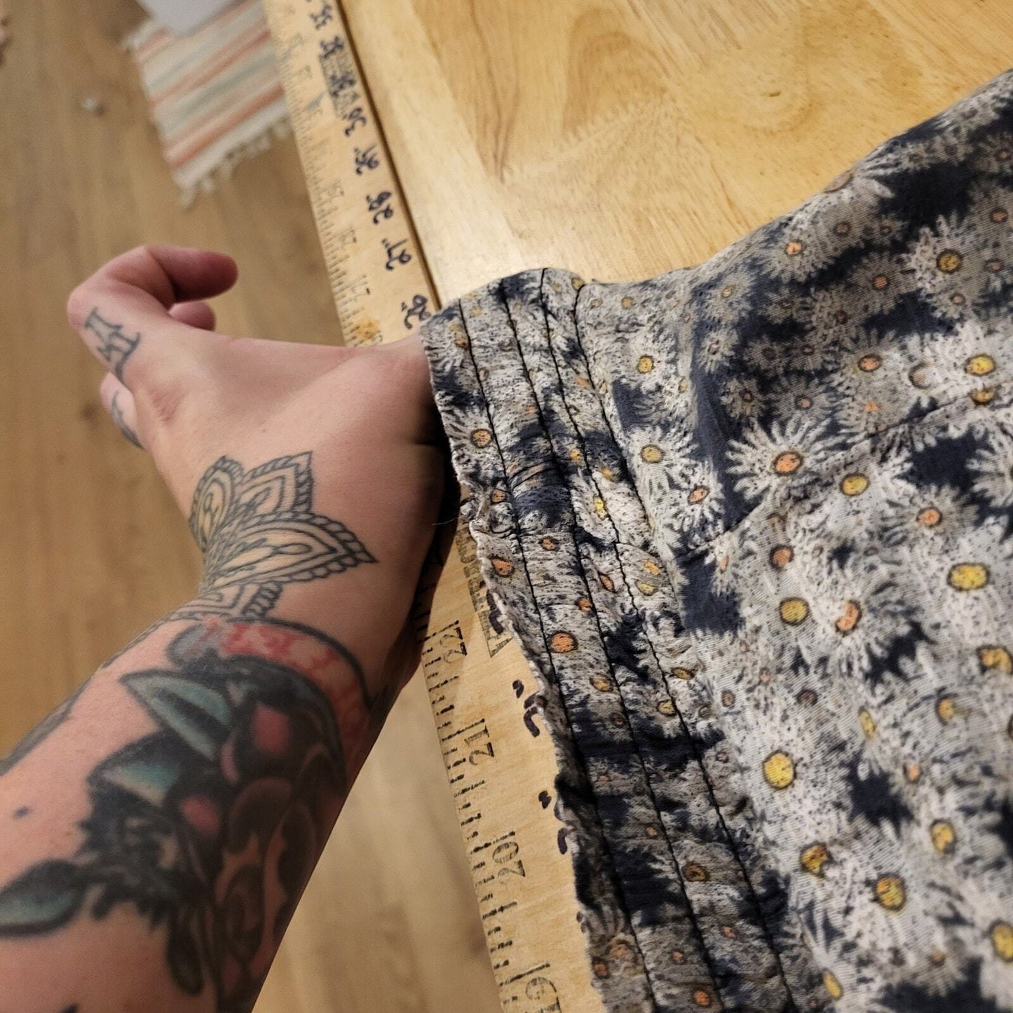 True craft Daisy print navy blue ruffle mini skirt elastic waist lined cotton