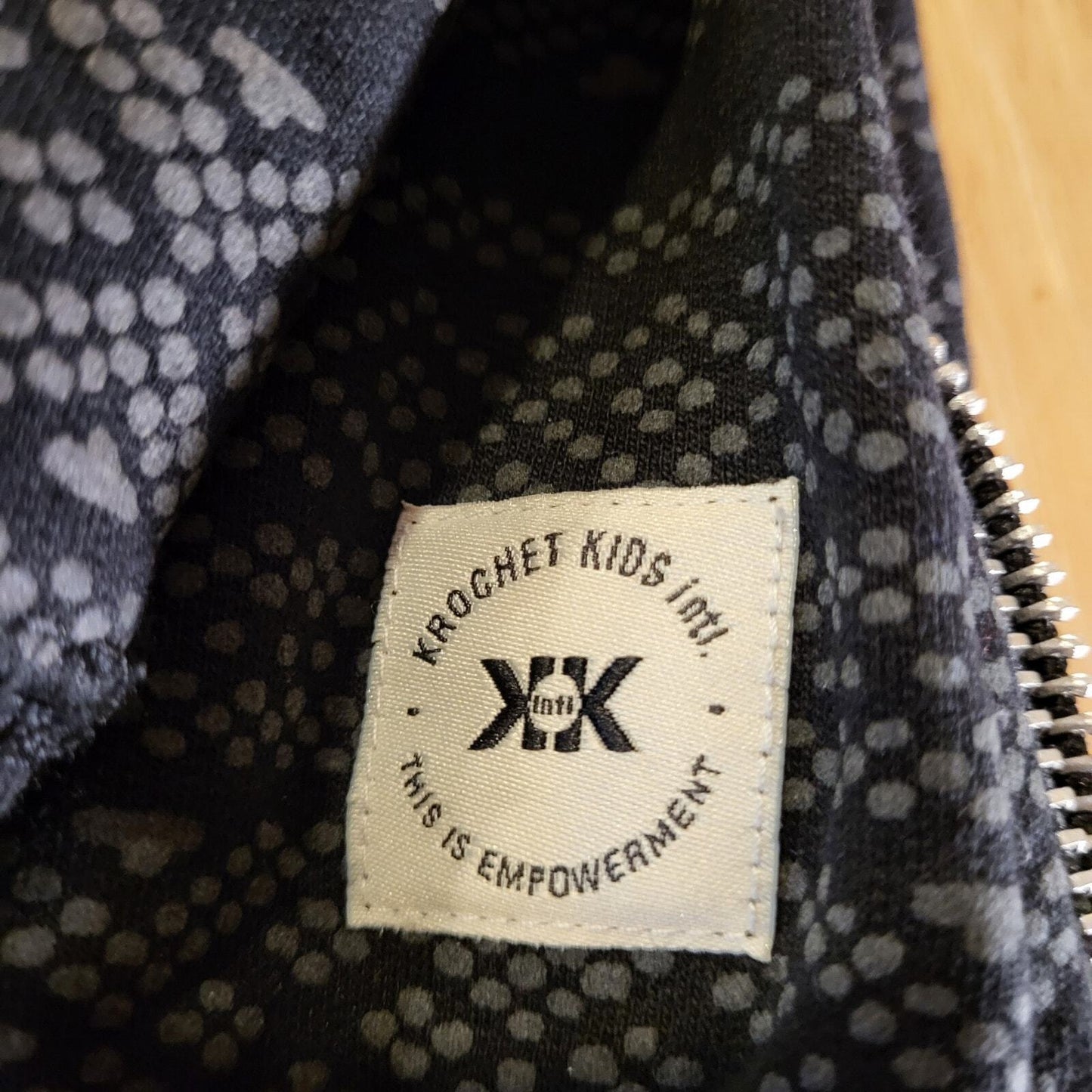 KK International Perú Sweatshirt Zipper Detail Medium Black Screen Printed 