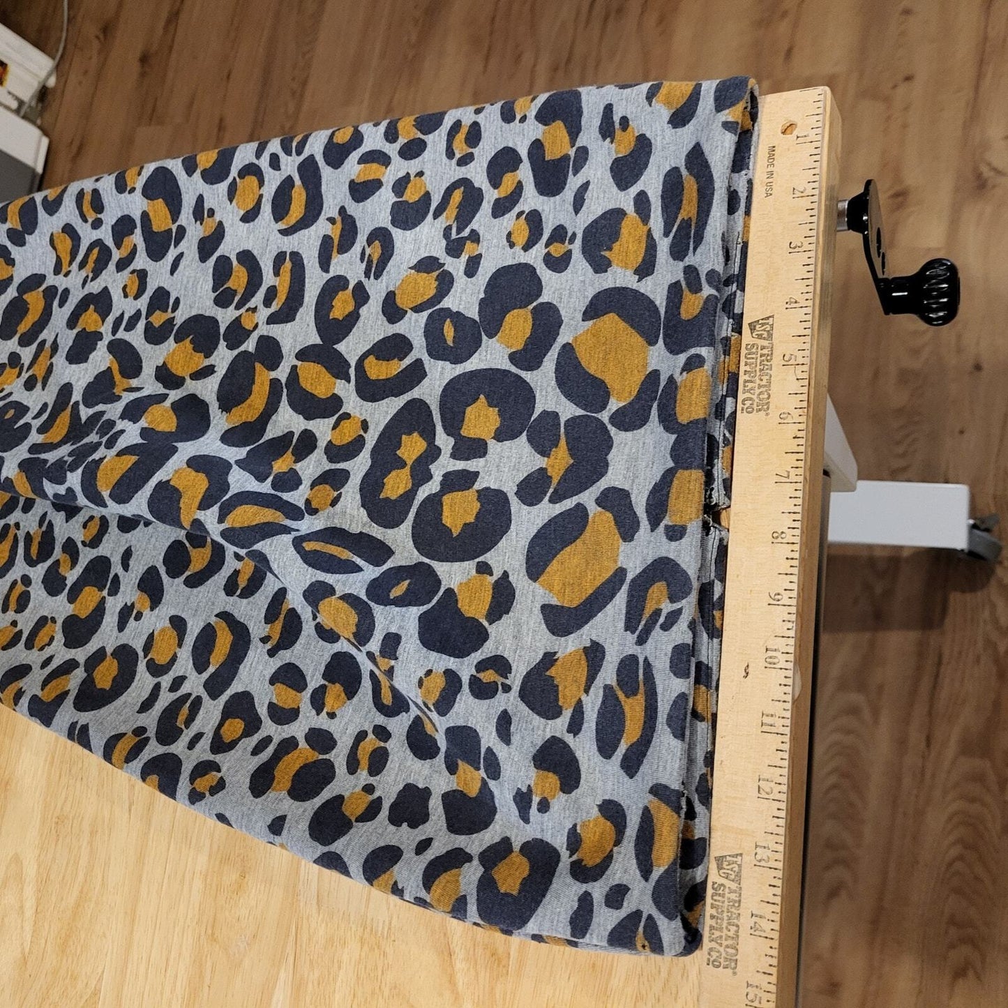 Knit H&M Grey Leopard Print Knee Length Pencil Invisible Zipper Small 30" Waist