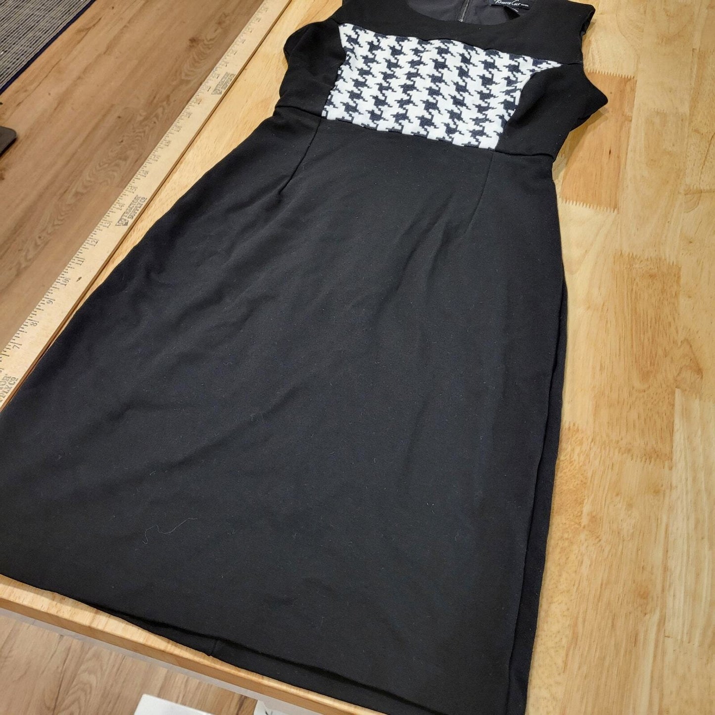 Kenneth Cole Size 0 Houndstooth Black Bodycon Knee Length Sleeveless Knit