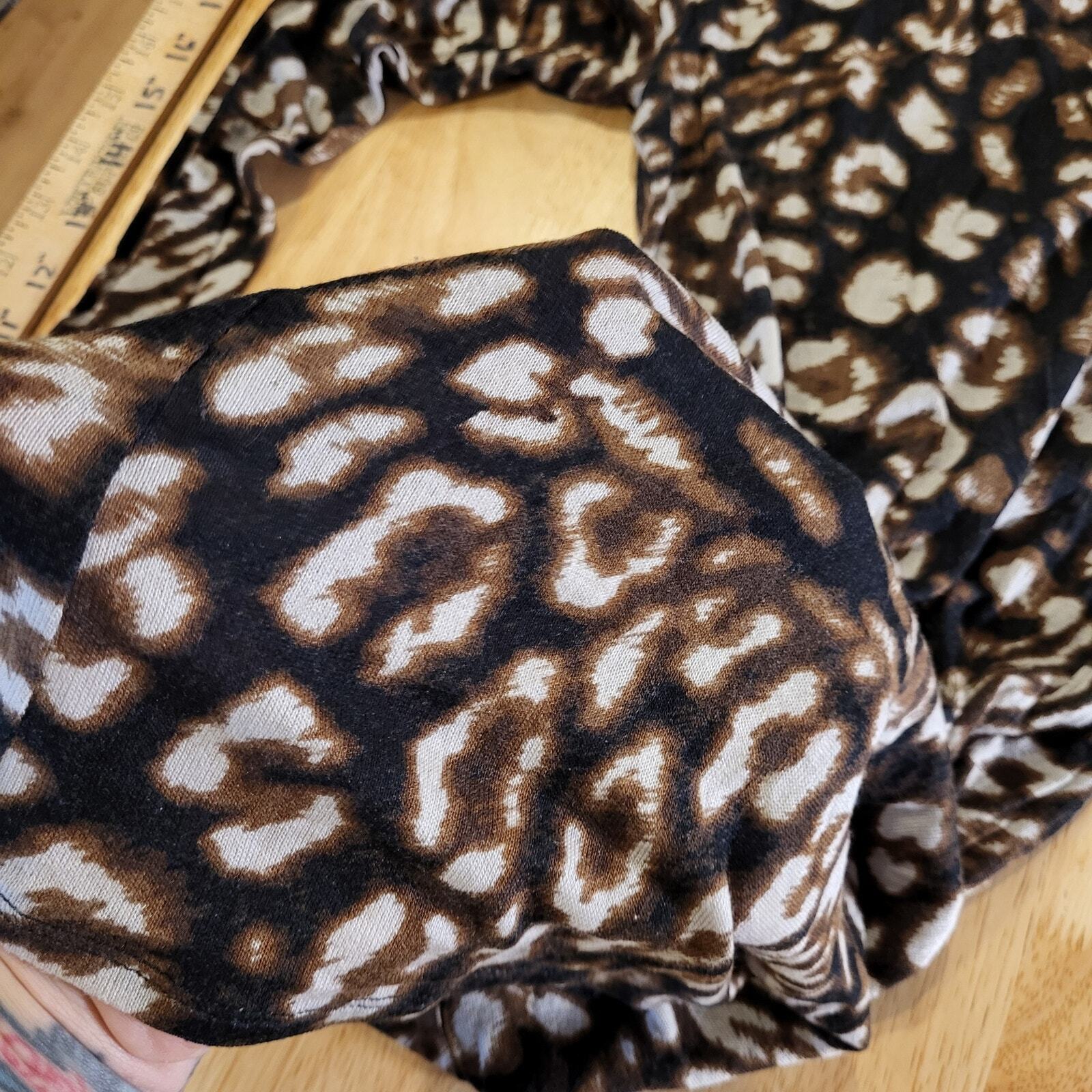 BCBGMAXAZRIA Leopard Print Sheer Long Sleeve T-Shirt XS Jersey Cotton Knit 