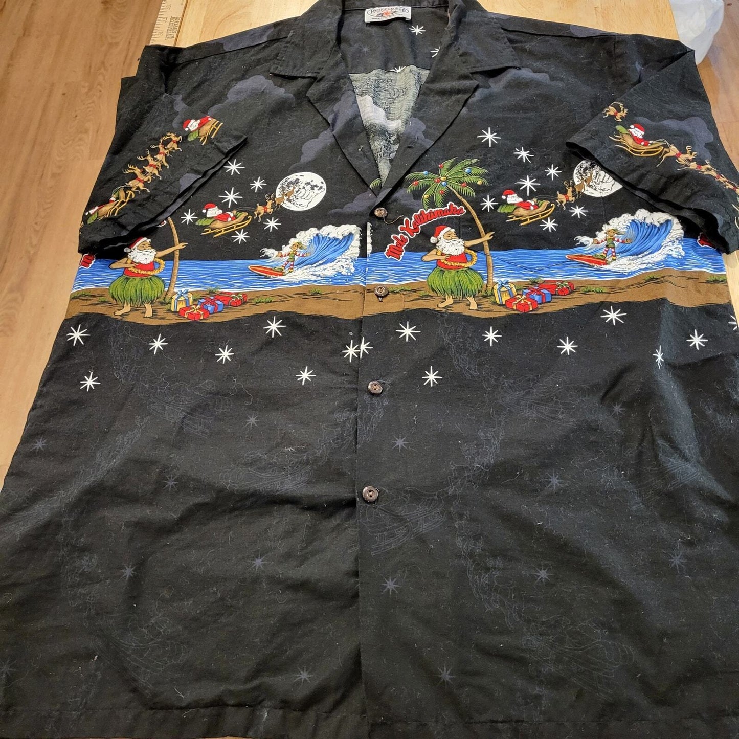 Pacific Legend Made in Hawaii Usa Christmas Santa Short Sleeve Button Down