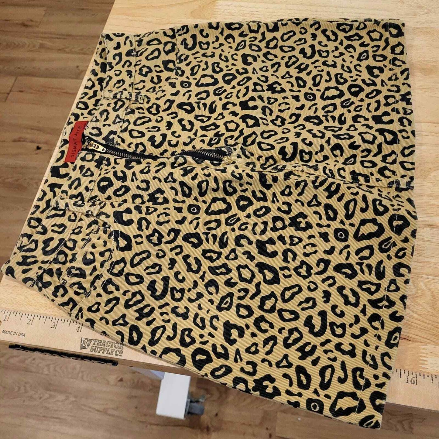 Signature 8 size small brown leopard print denim mini skirt exposed zipper