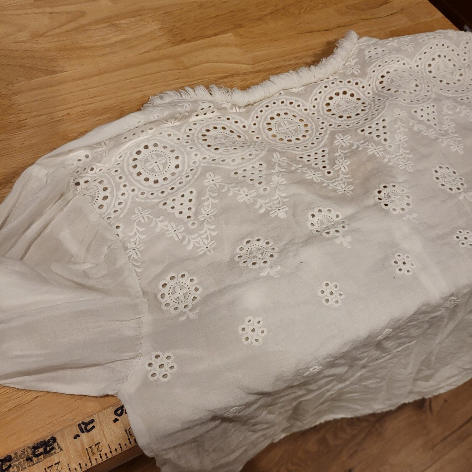 Vanilla Star Size Large Long Elastic Sleeve Eyelet Top V-Neck Cotton Pompom