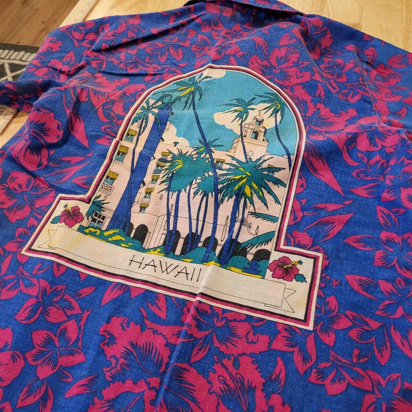 Vintage US Blue Pink 100% Cotton Hawaiian Short Sleeve Button Down 19" Pit 2 Pit