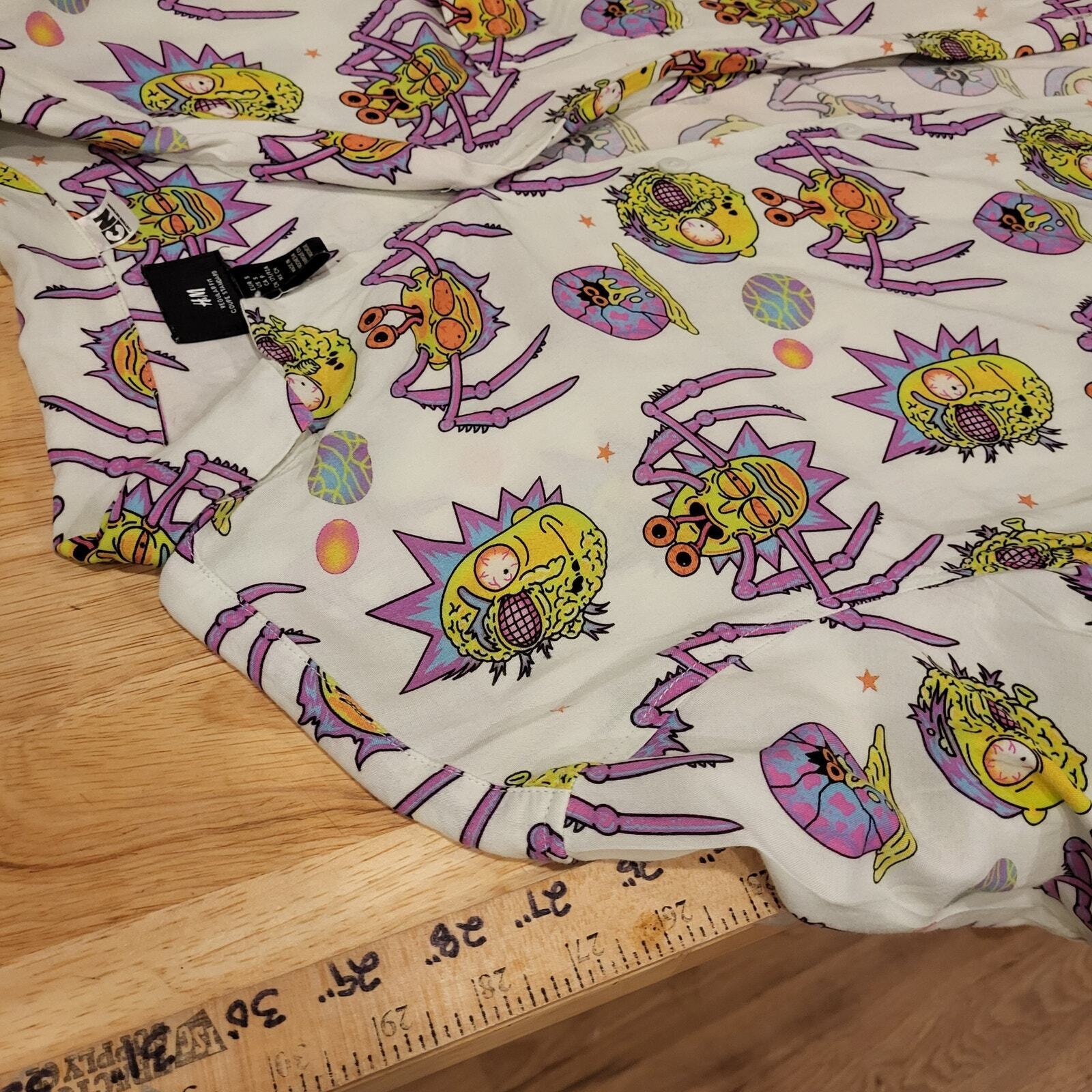 H&M Ricky & Morty White Colorful Rayon Button Down Short Sleeve Small