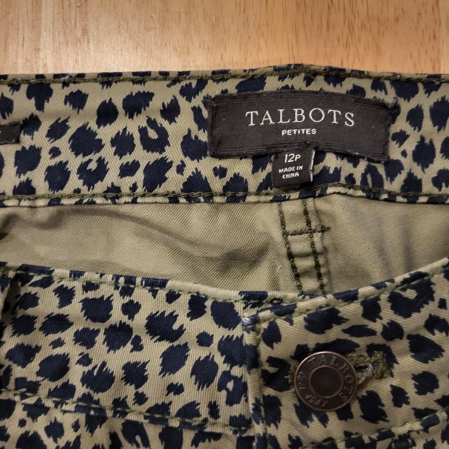 Talbots 12P Green Leopard  Jeans Pants Straight Leg  34" Waist 