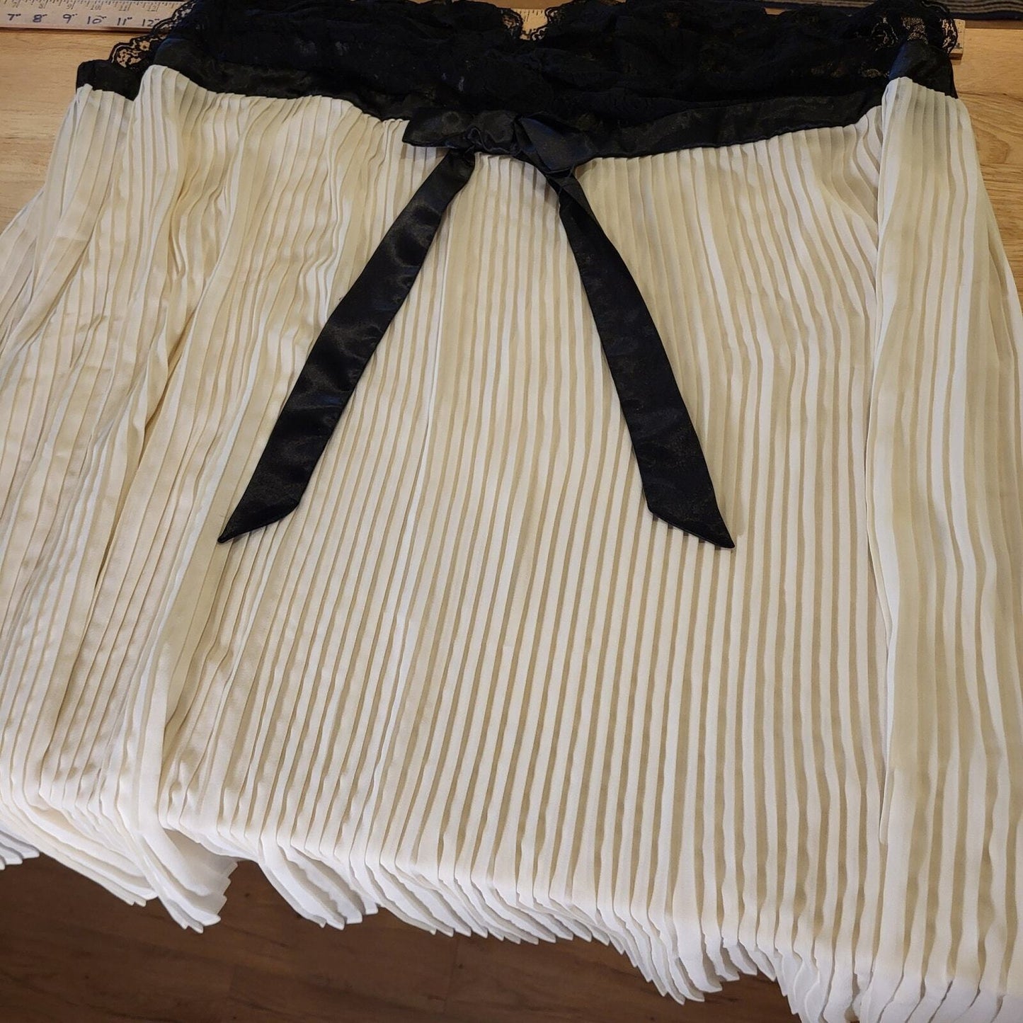 Plus size 5x 38/40 negligee black lace white pleated adjustable spaghetti strap