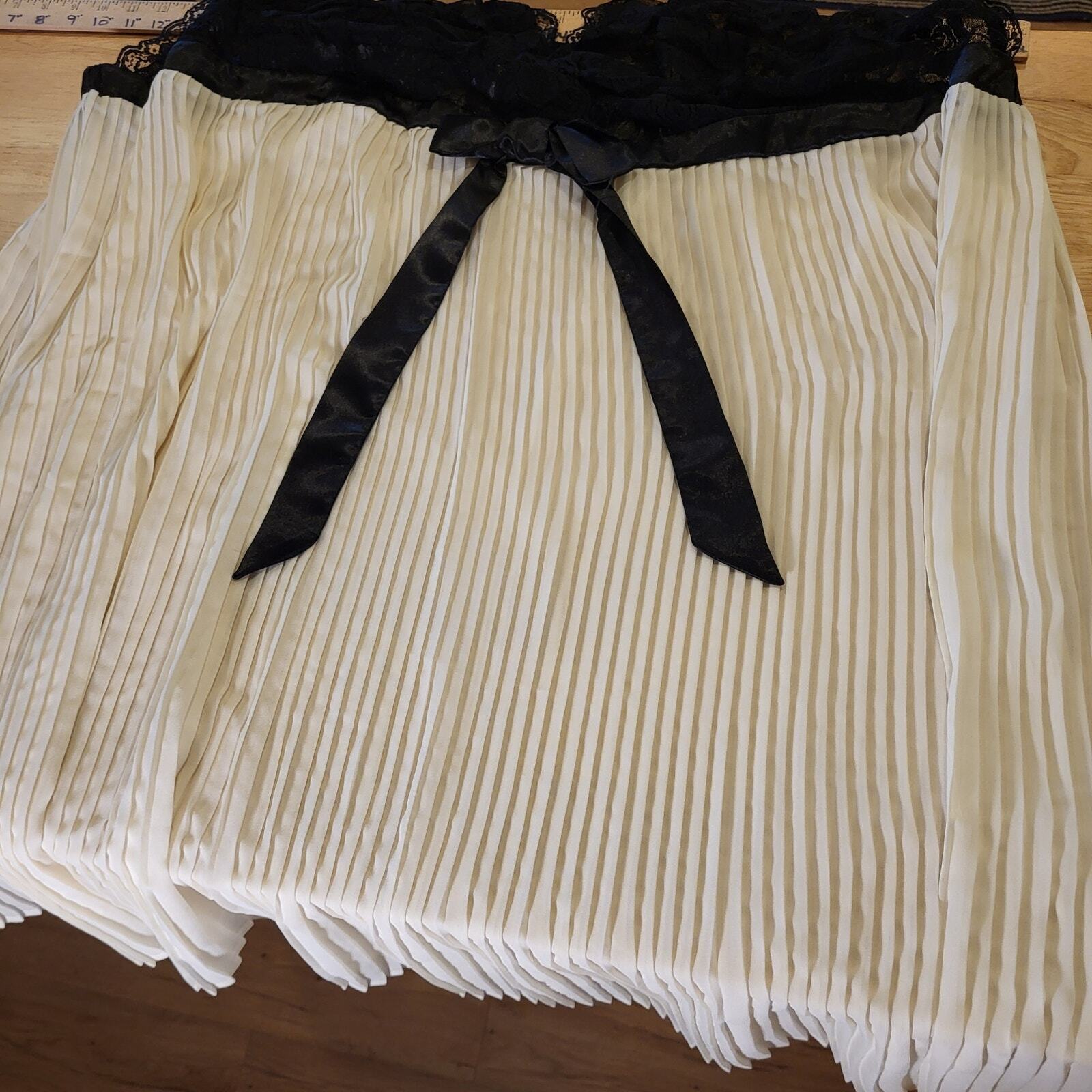 Plus size 5x 38/40 negligee black lace white pleated adjustable spaghetti strap
