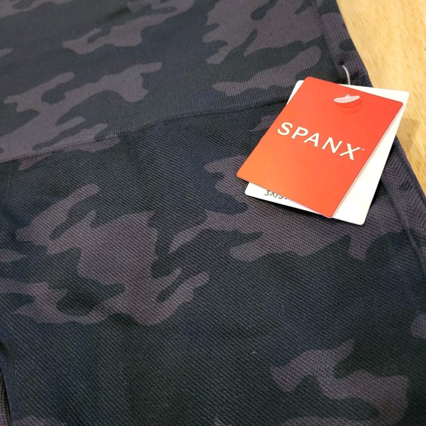 NWT  SPANX 50180R Look At Me Now Bike Shorts in Black Camo, Size L