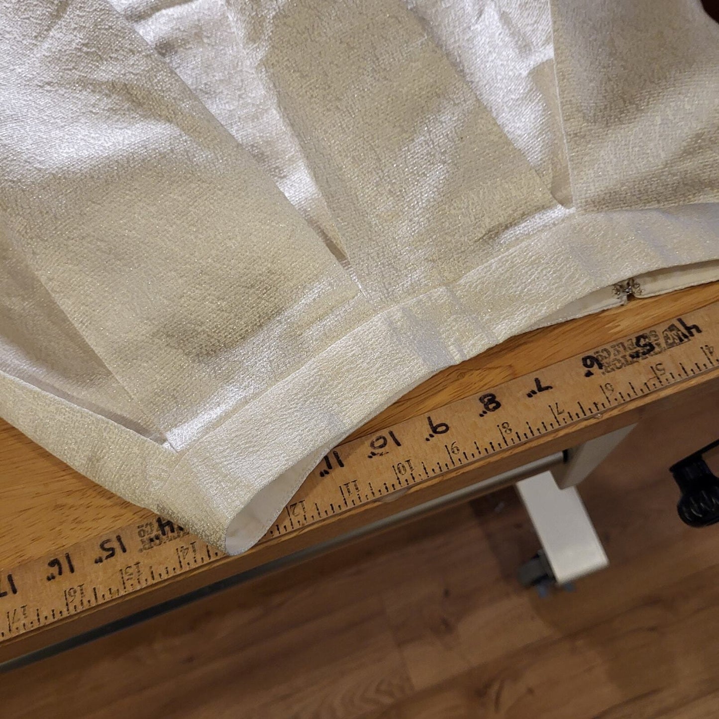 Express size 8 circle skirt White Invisible Zipper Lined 28" Waist 25" Long 