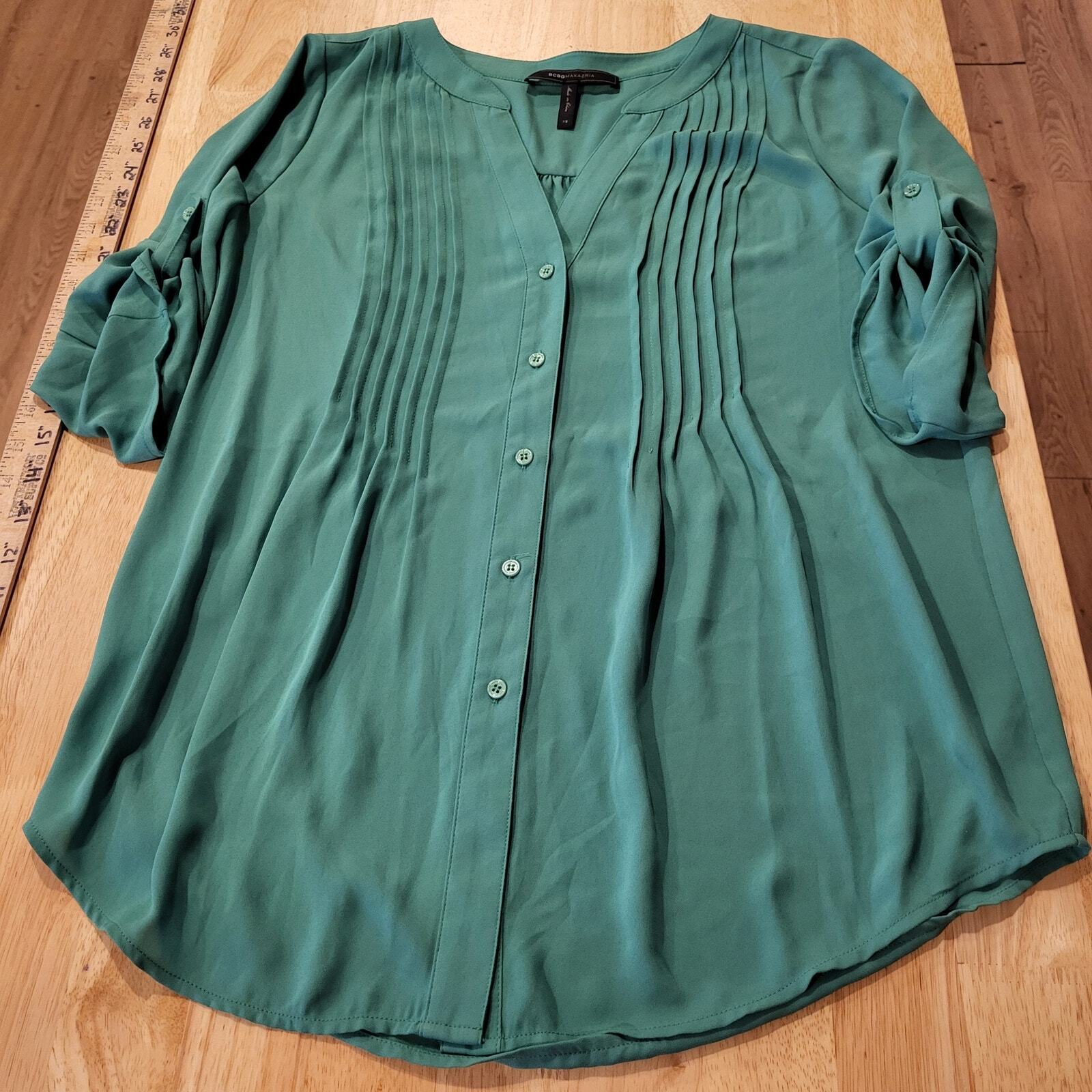 BCBGMAXAZRIA Green Rayon 3/4 length sleeve Blouse XS Pleated 20" Pit to pit 