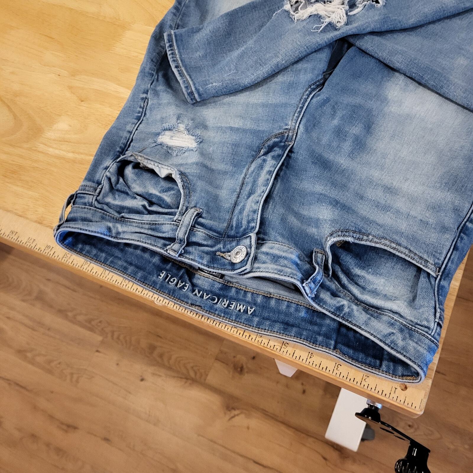 American Eagle Super Stretch Size 12 Straight Leg Distressed Medium Wash