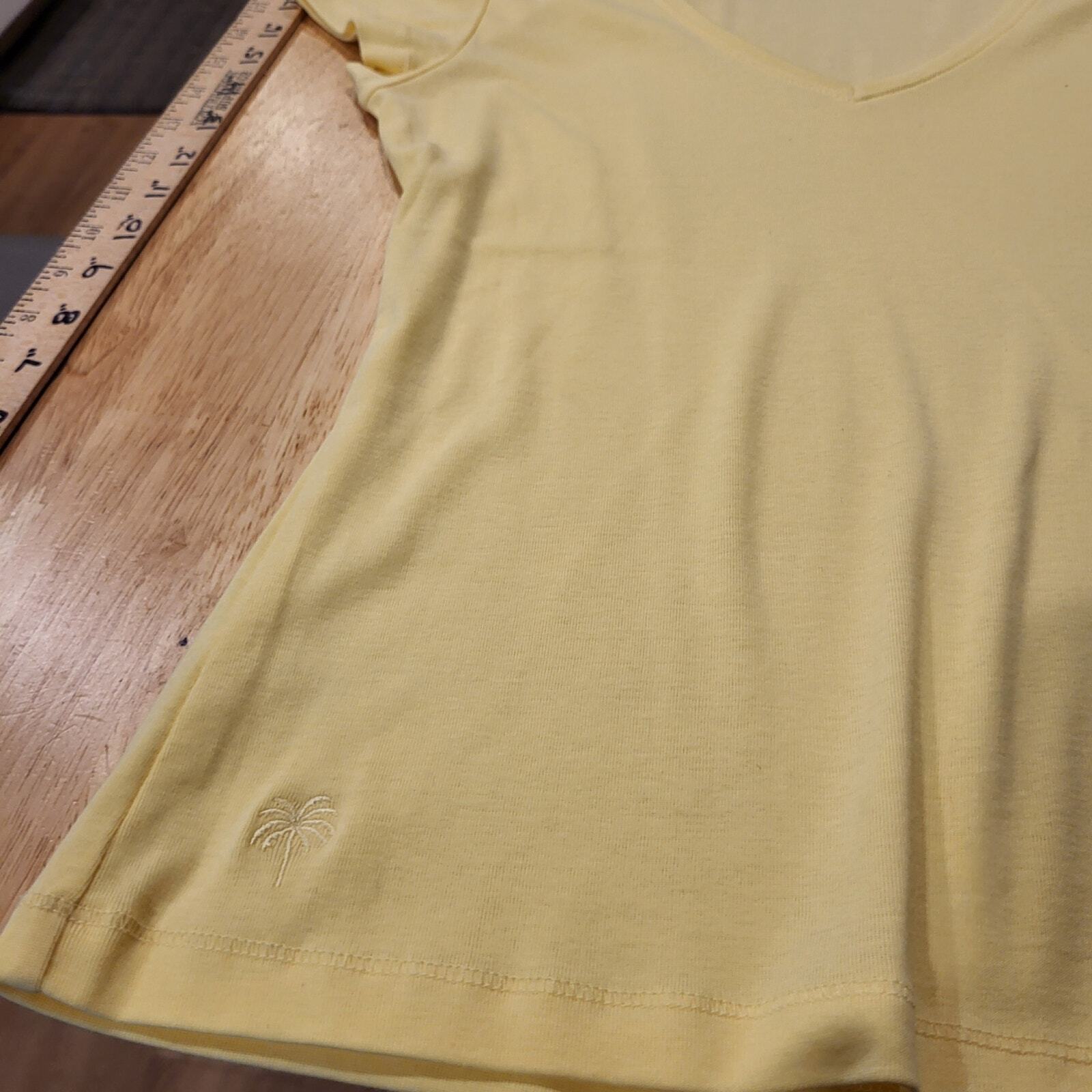 Lilly Pulitzer Basic T-shirt Butter Yellow 100% Cotton XS V-neck Cap Sleeve