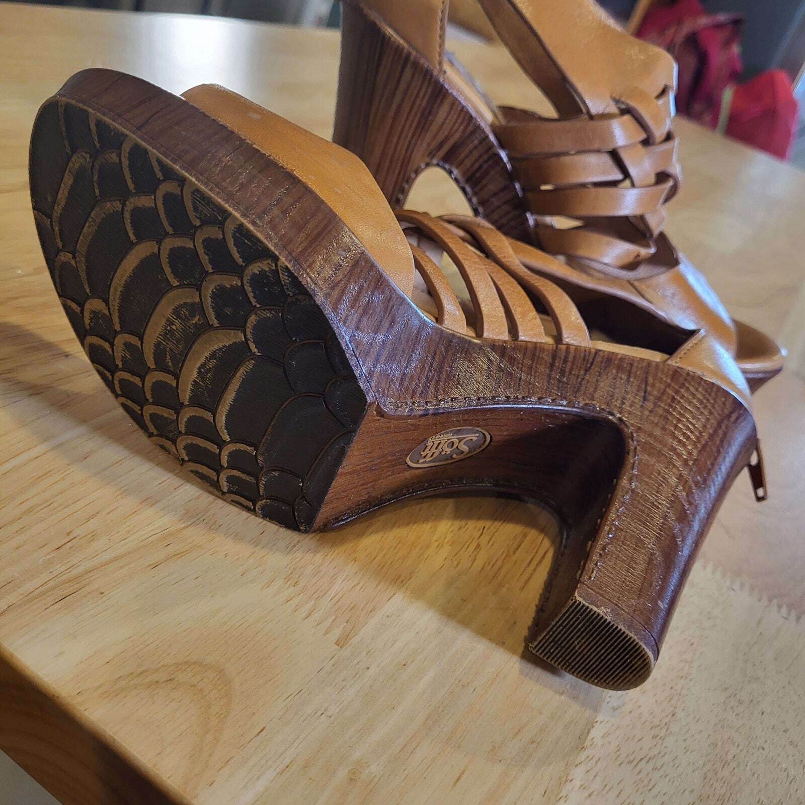 Sofft Beige Strappy Leather Platform Heel 7.5 